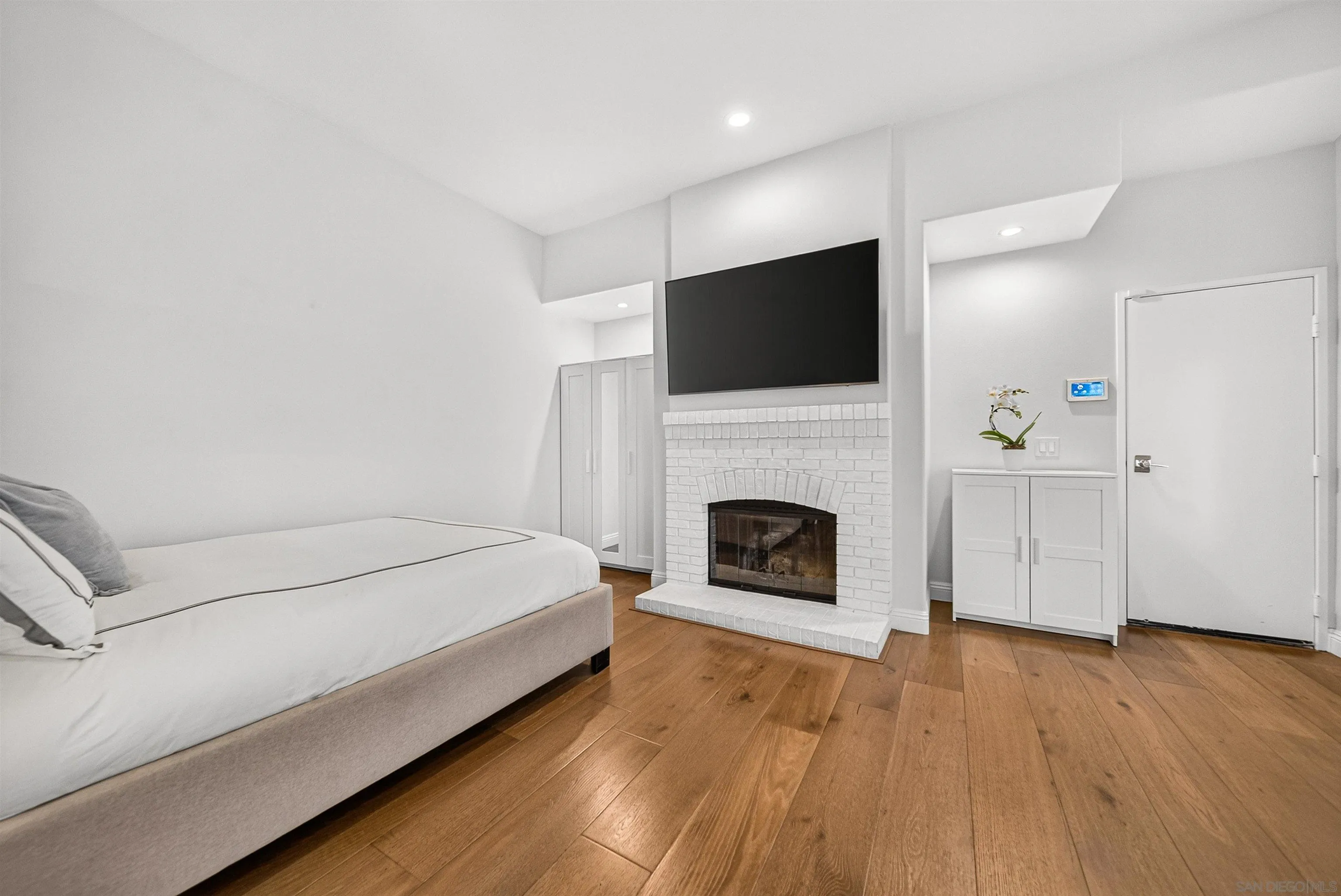 https://cdn.realtyfeed.com/cdn/127/260016133/98fda6cc512b8c28f256068bfcf04827.webp