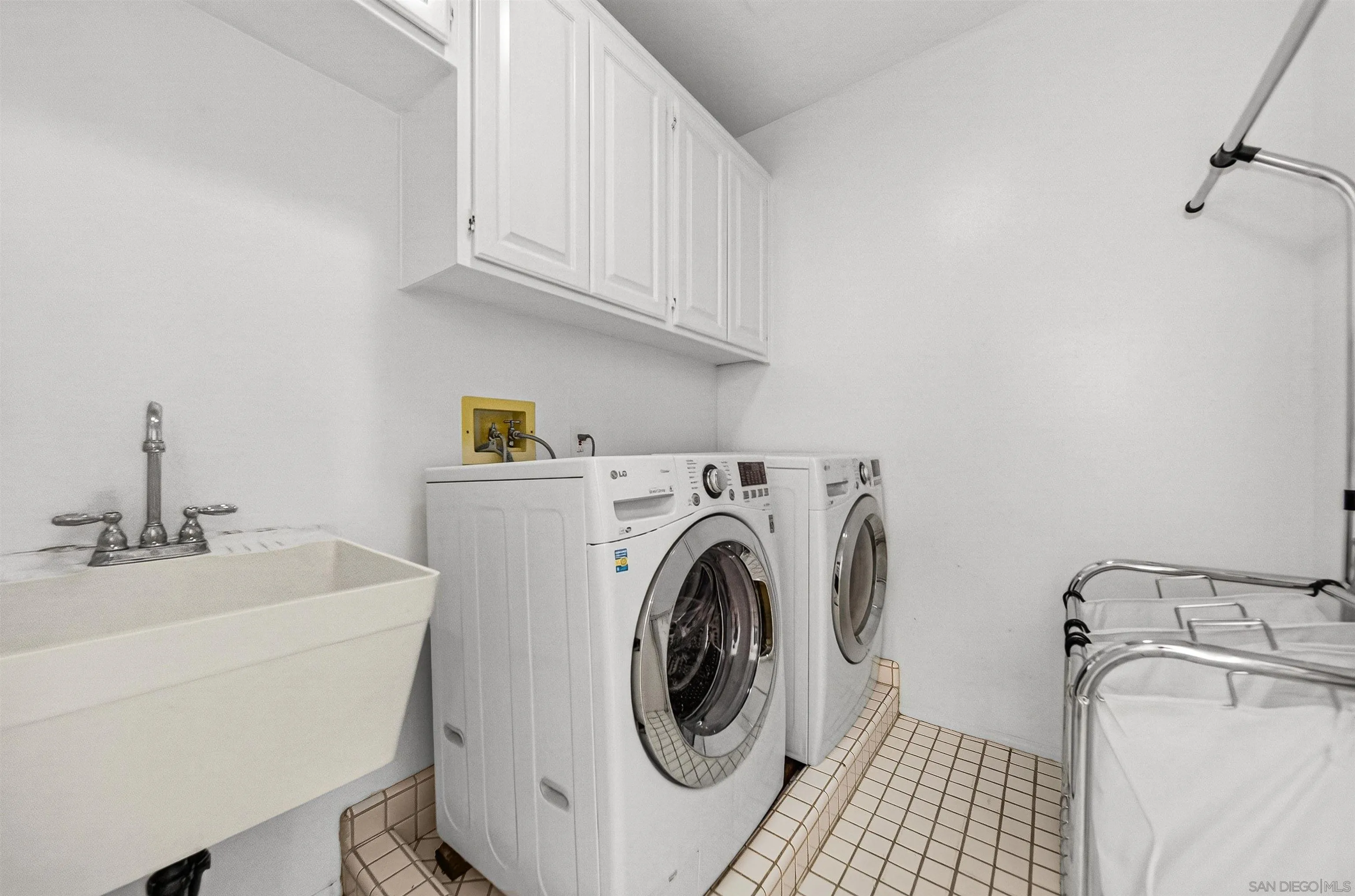 https://cdn.realtyfeed.com/cdn/127/260016133/c74c46d0defb74d342a822f85879a6d0.webp
