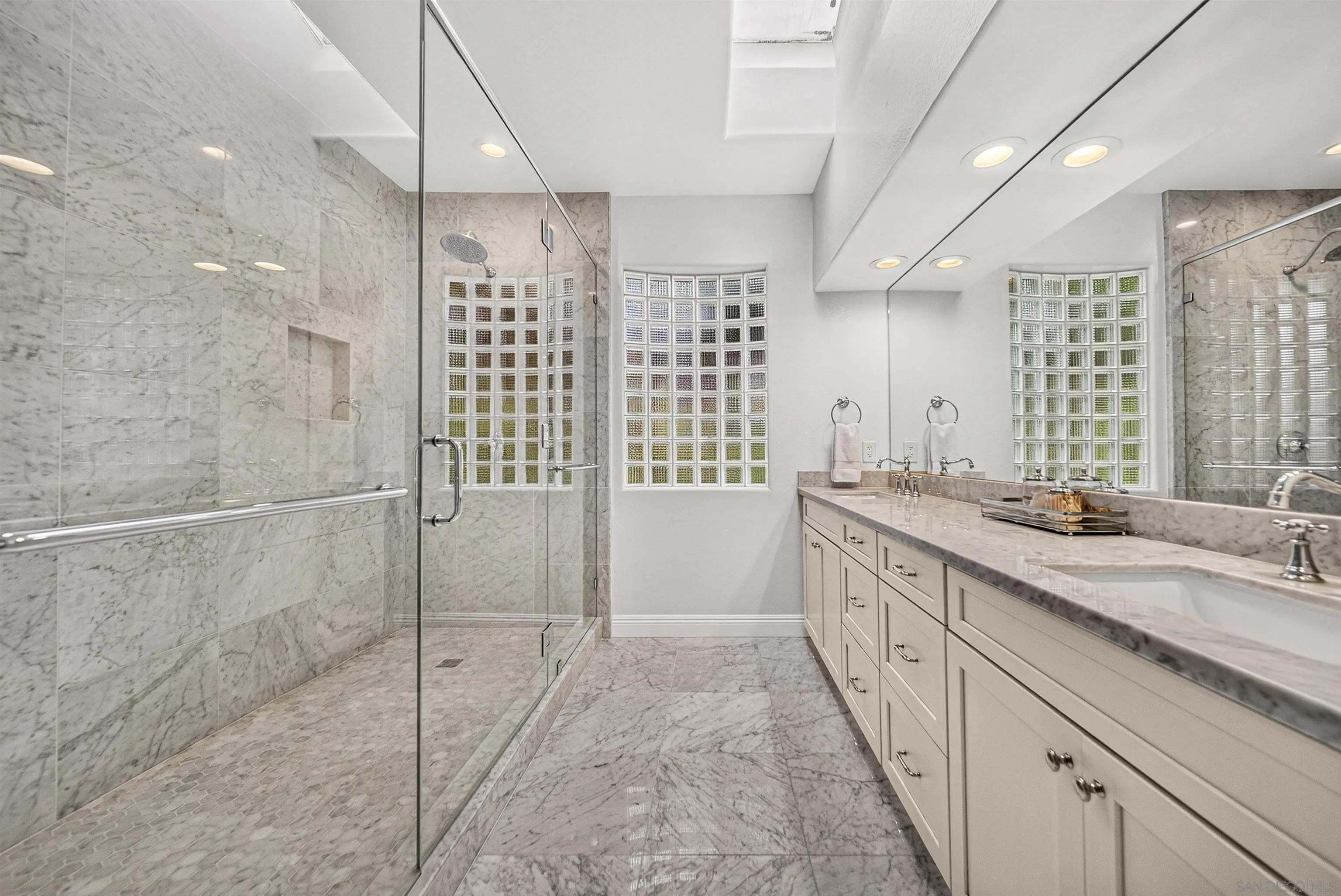 https://cdn.realtyfeed.com/cdn/127/260016133/ddfef178cf5f95f3ff6463df43e22a7e.webp