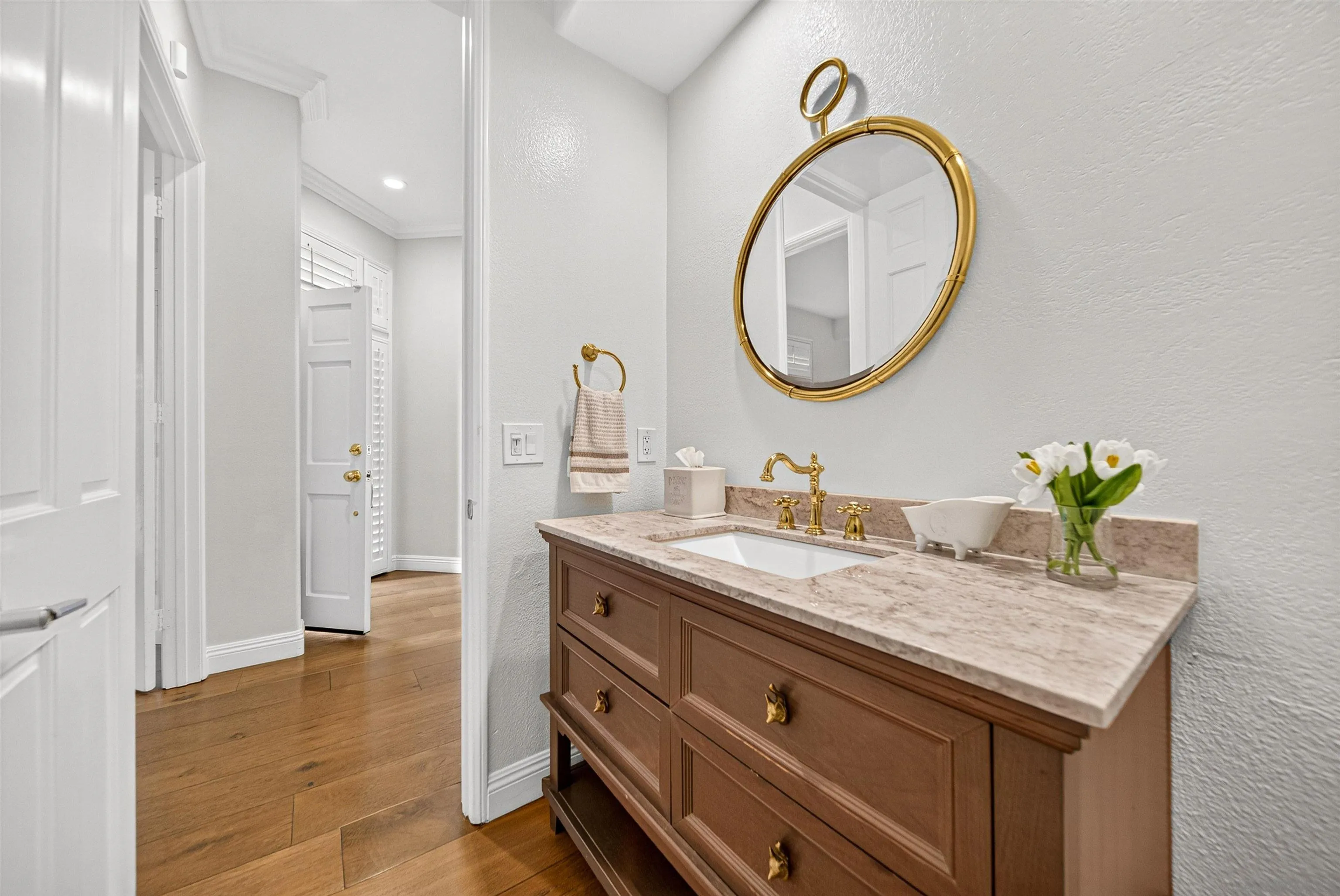https://cdn.realtyfeed.com/cdn/127/260016133/fdcb3a752658fa6d81f8ebf0c1254c04.webp