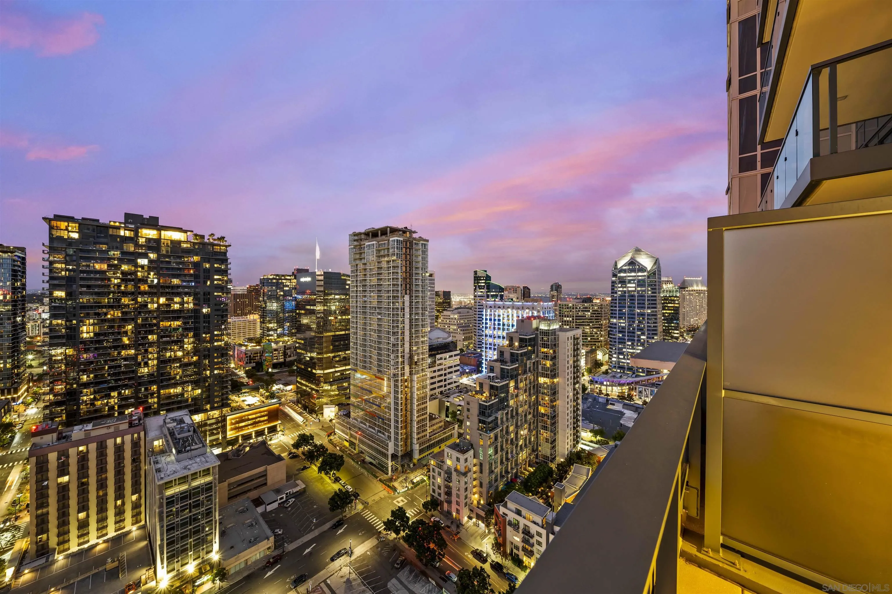 https://cdn.realtyfeed.com/cdn/127/260016134/08d653e81f8042fa161eddf77df80587.webp