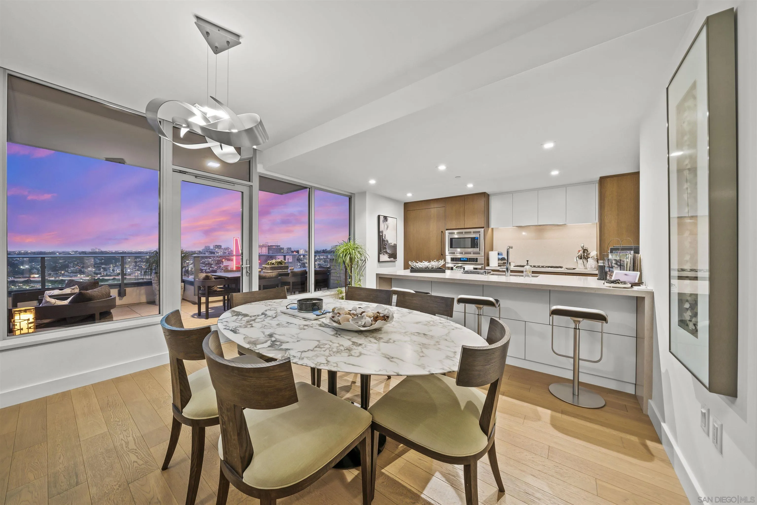 https://cdn.realtyfeed.com/cdn/127/260016134/53c161abc9aa958b6dc1937261fabf25.webp