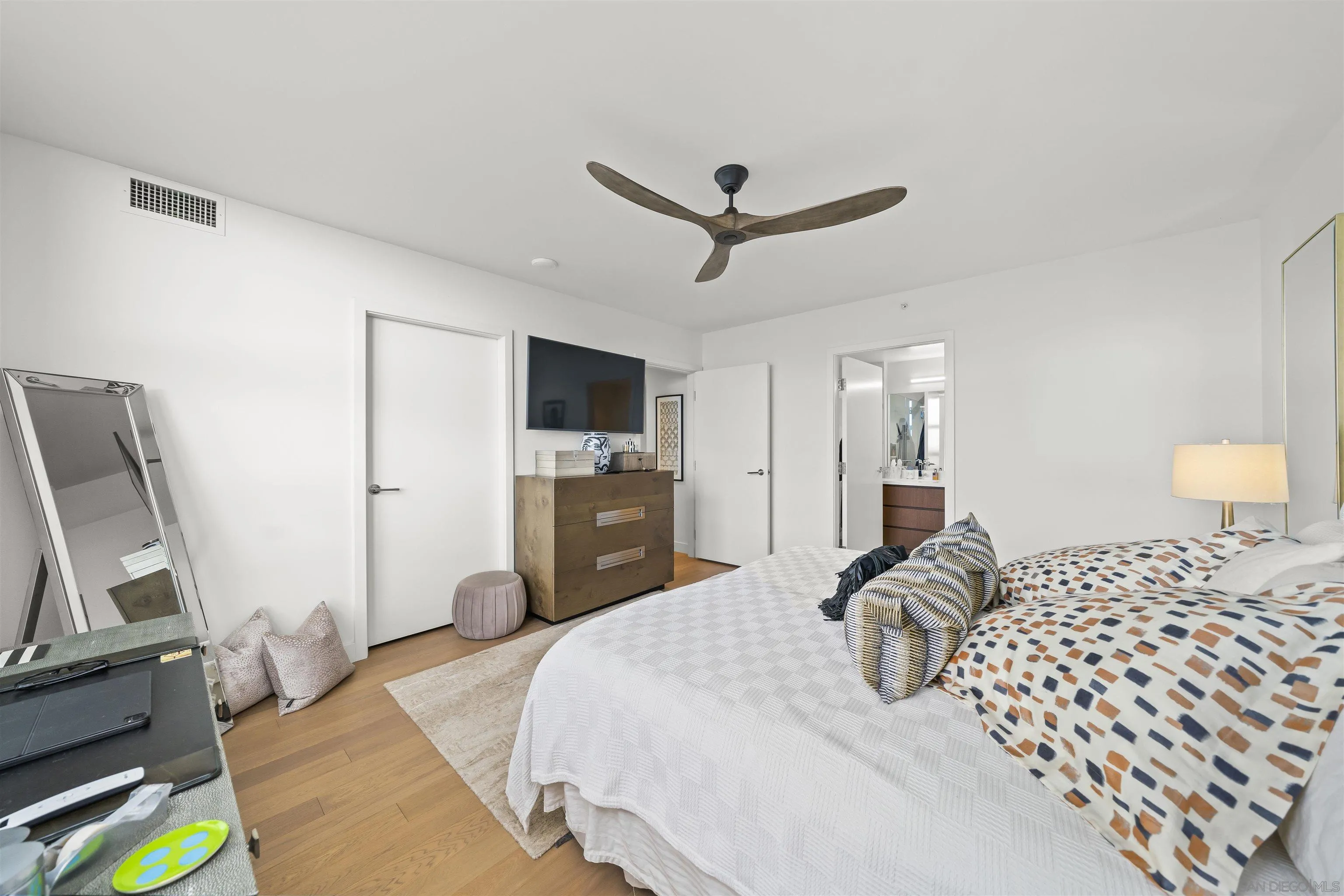https://cdn.realtyfeed.com/cdn/127/260016134/6e9139094dfec0d354dee1b8aef4ab73.webp