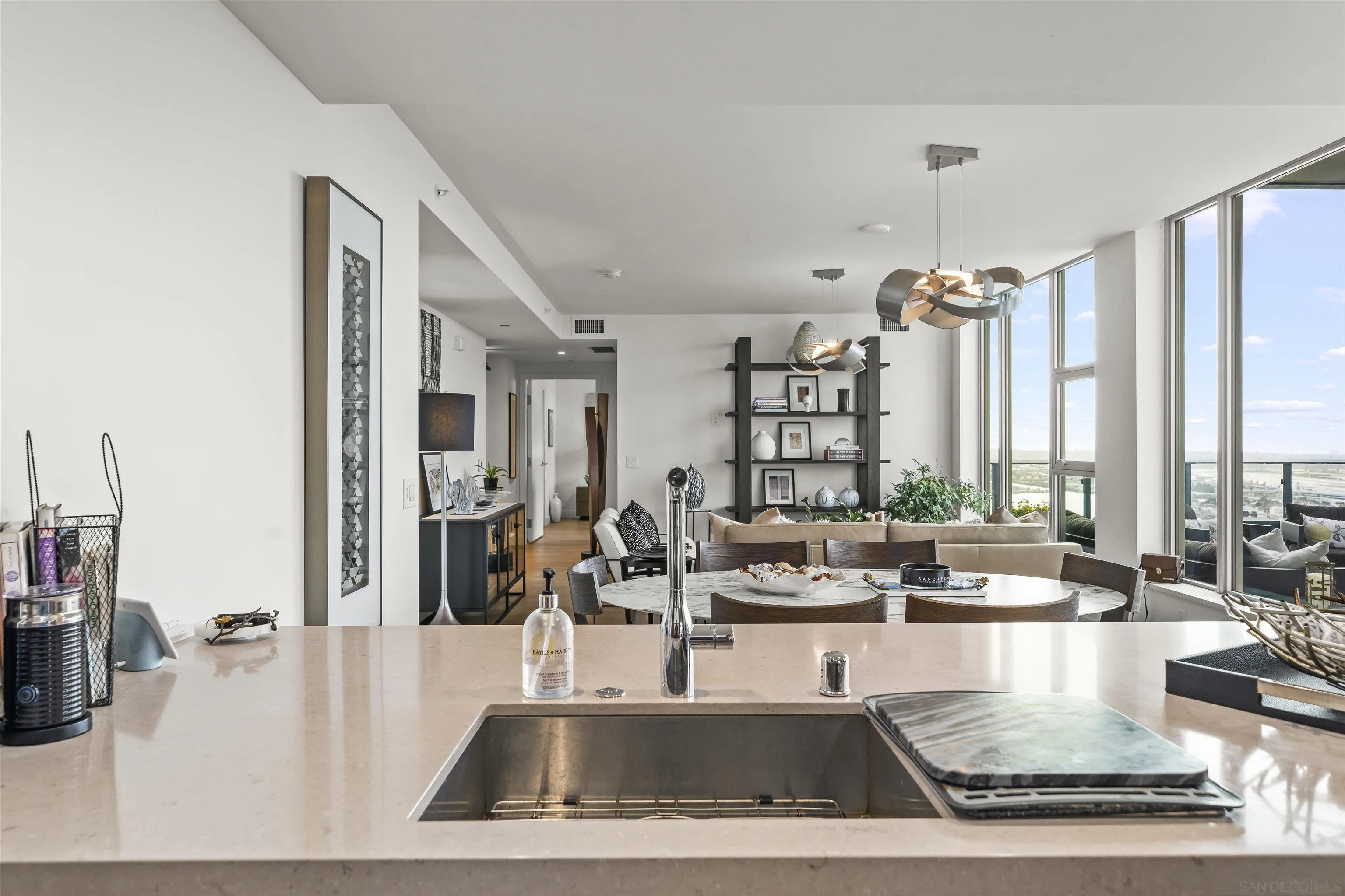 https://cdn.realtyfeed.com/cdn/127/260016134/8c259807c747b5d019961db9bd401642.webp