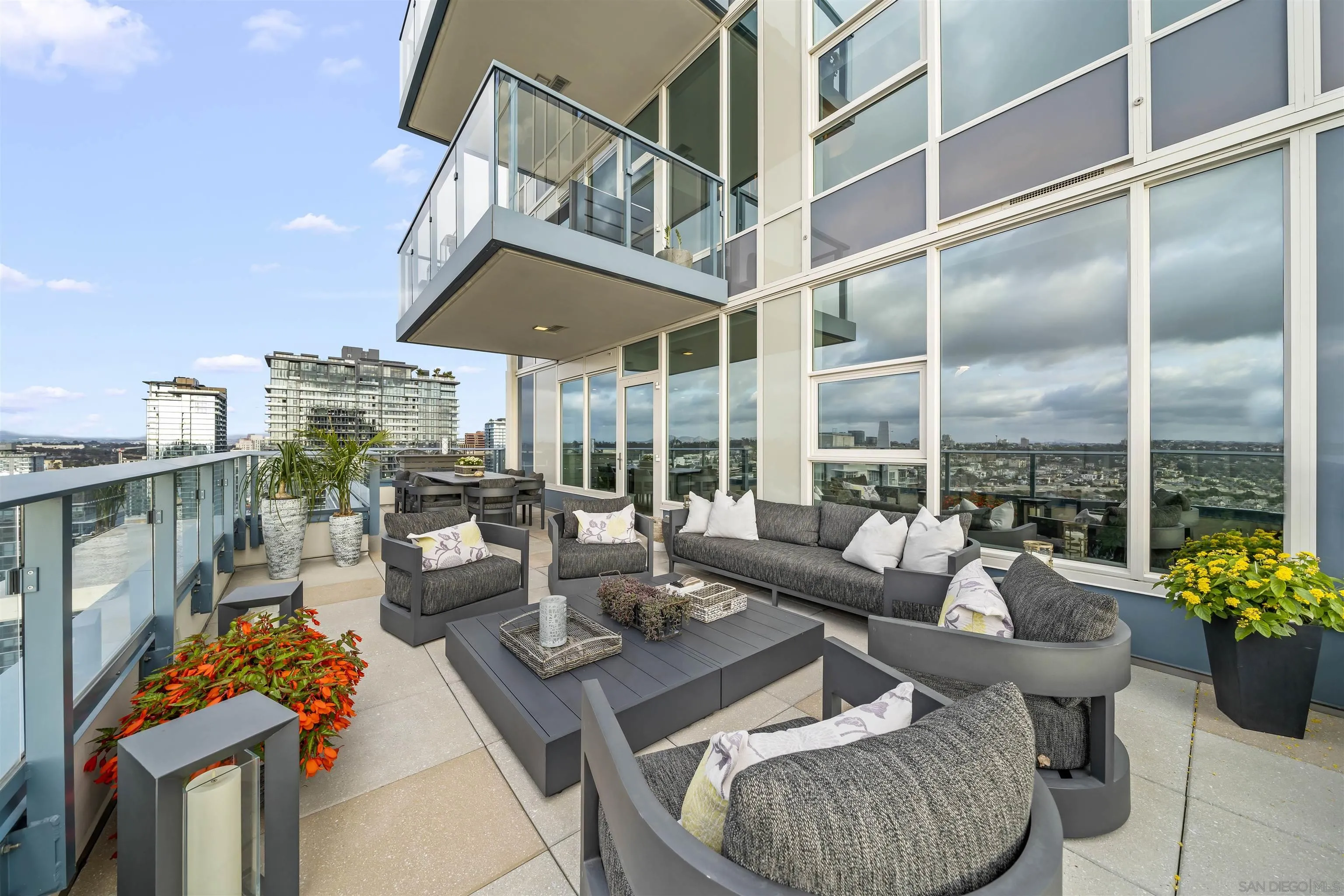 https://cdn.realtyfeed.com/cdn/127/260016134/b10ef48df06745df77de5672afb0d964.webp