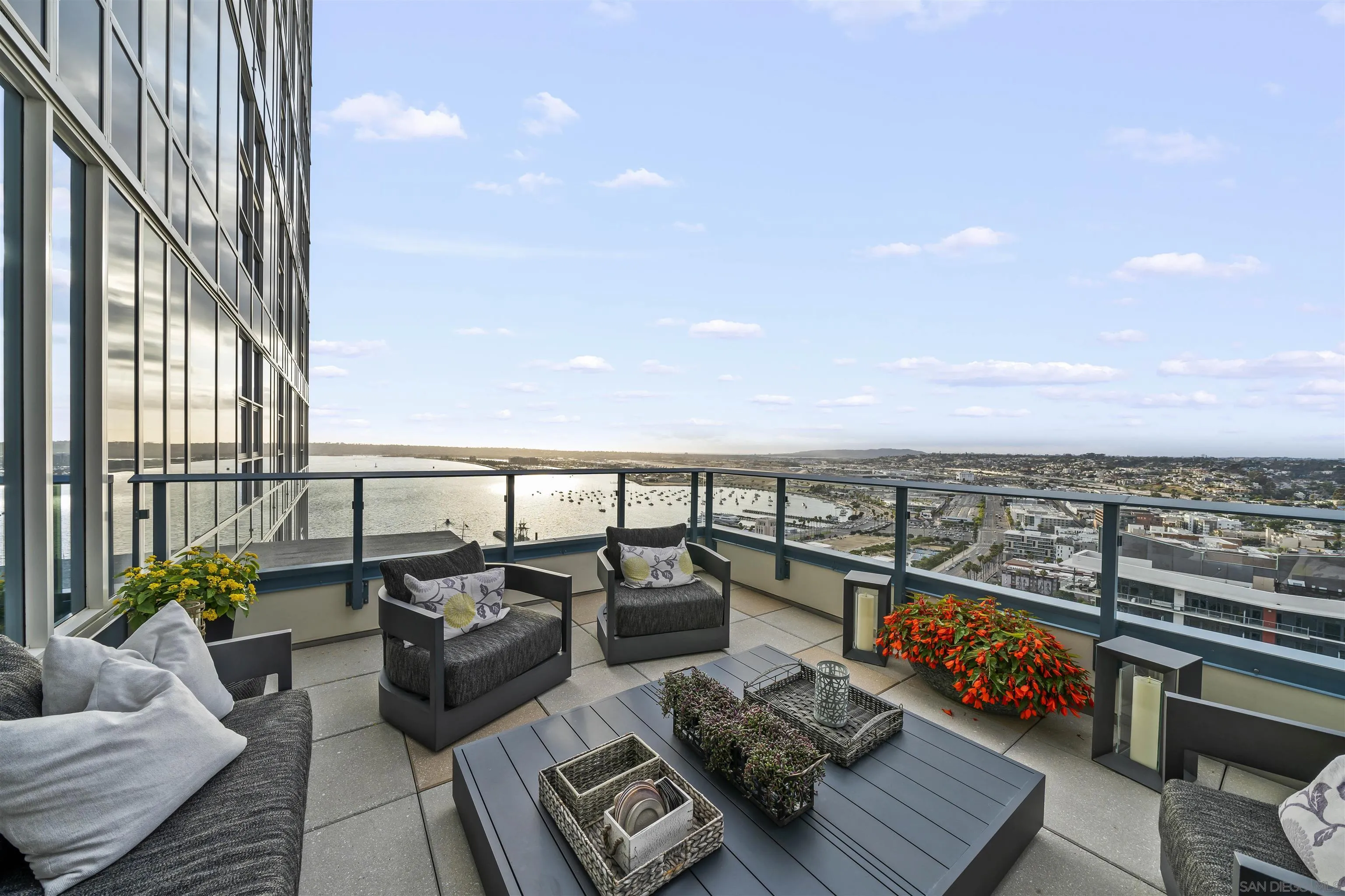 https://cdn.realtyfeed.com/cdn/127/260016134/e990616951274aab29a87f6b17ed5995.webp