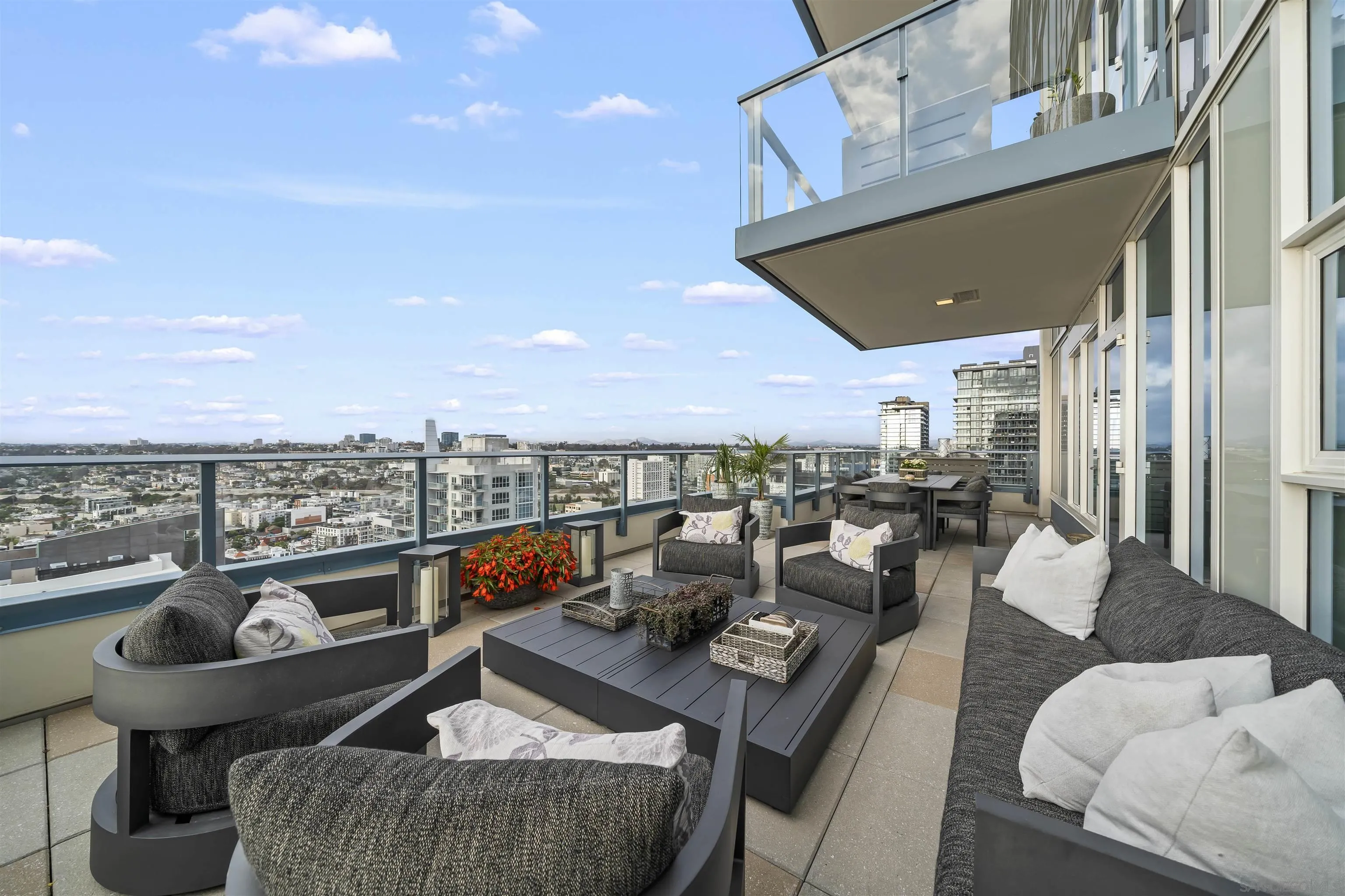 https://cdn.realtyfeed.com/cdn/127/260016134/ef6d1672ea1221dc152bf1316580e295.webp