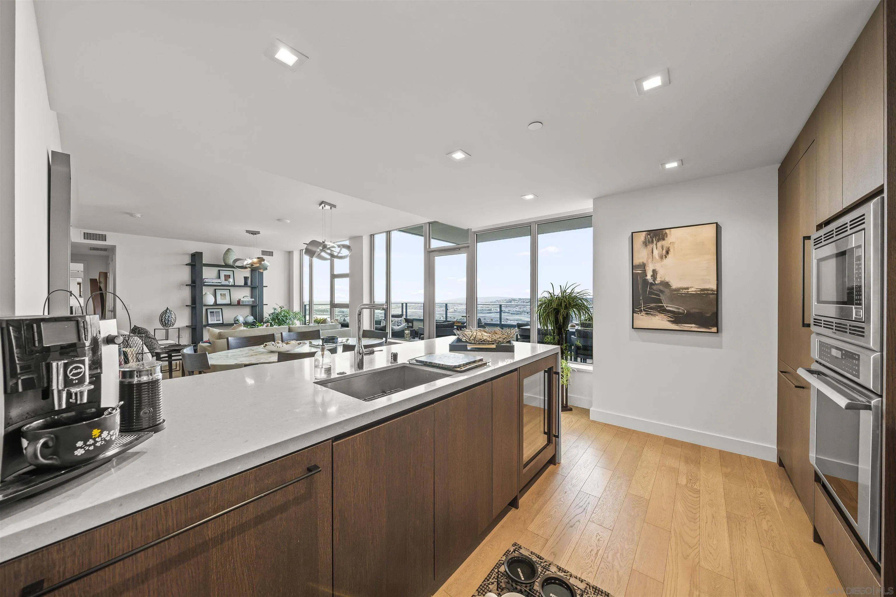 https://cdn.realtyfeed.com/cdn/127/260016134/fc3a42f47b4a5e08f32e77deb64d4f3e.webp