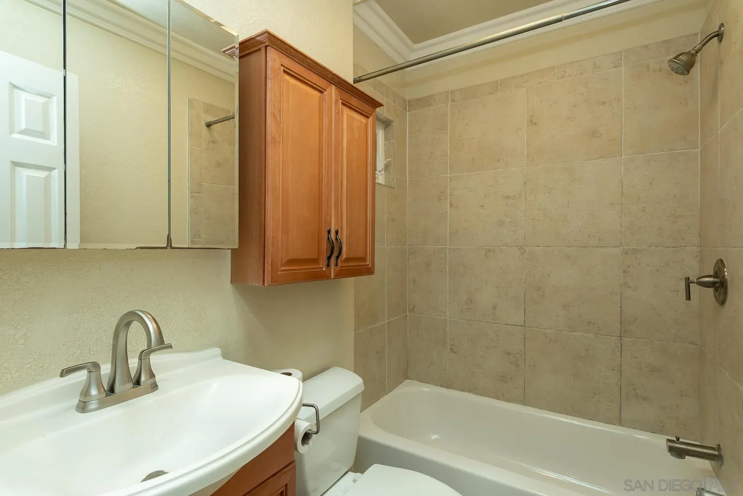 https://cdn.realtyfeed.com/cdn/127/260016135/876713afdaf4eb41bf3b648798f6408f.webp