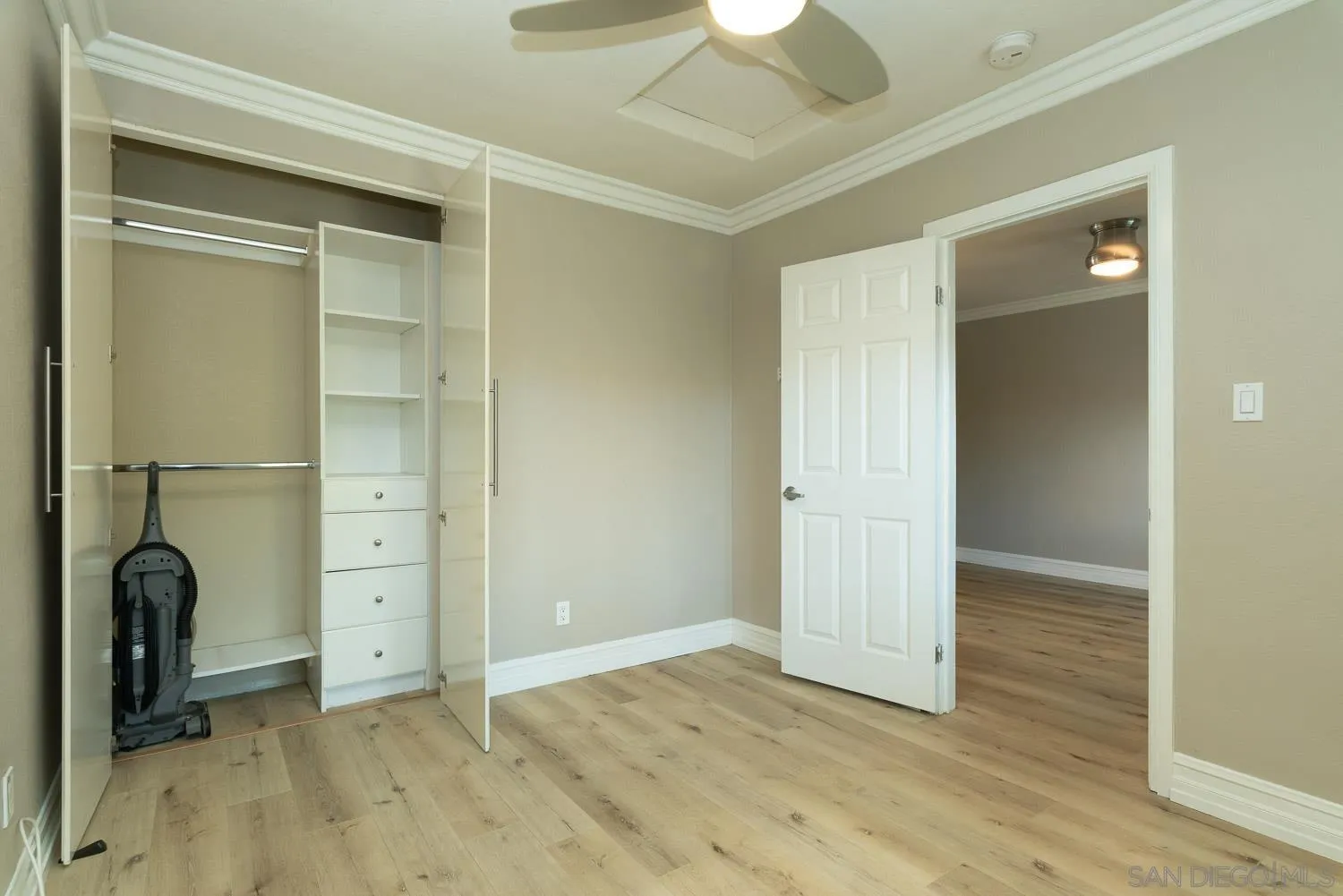 https://cdn.realtyfeed.com/cdn/127/260016135/dfd2ff942611a68f88c032ee595b0d88.webp