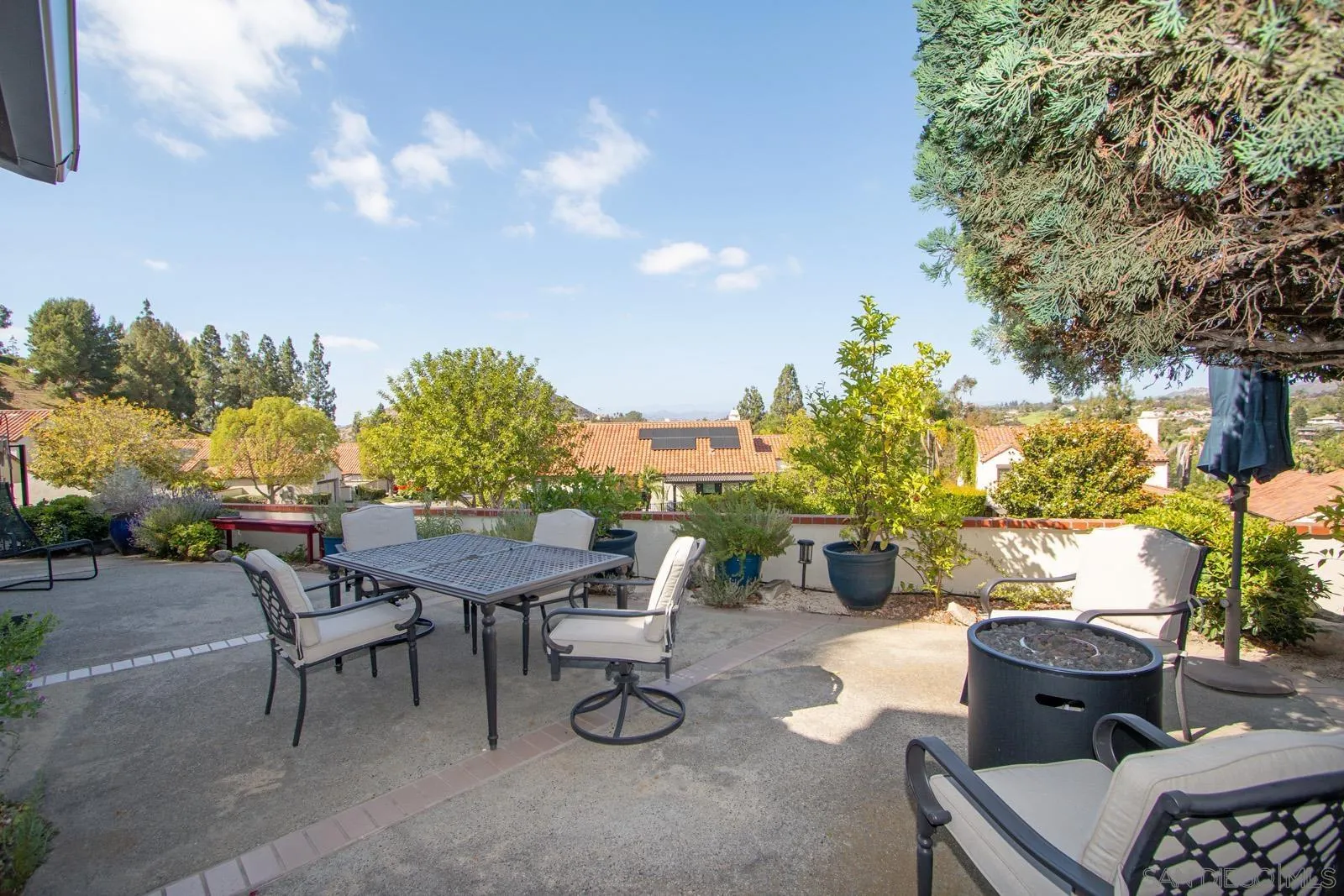 https://cdn.realtyfeed.com/cdn/127/260016146/60da35d8f97fa5c38bcb58bcf45272e2.webp