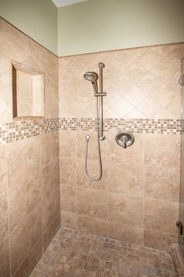 https://cdn.realtyfeed.com/cdn/127/260016146/72a0094eb0038d79c0534265a5f0a66e.webp