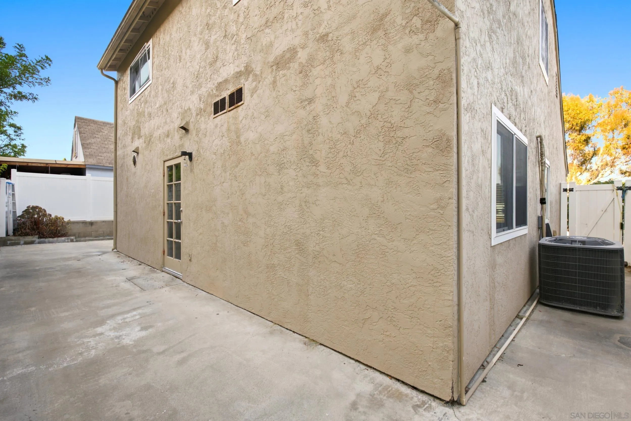 https://cdn.realtyfeed.com/cdn/127/260016151/f32db315099e541f38c9bcad16f8b6f8.webp