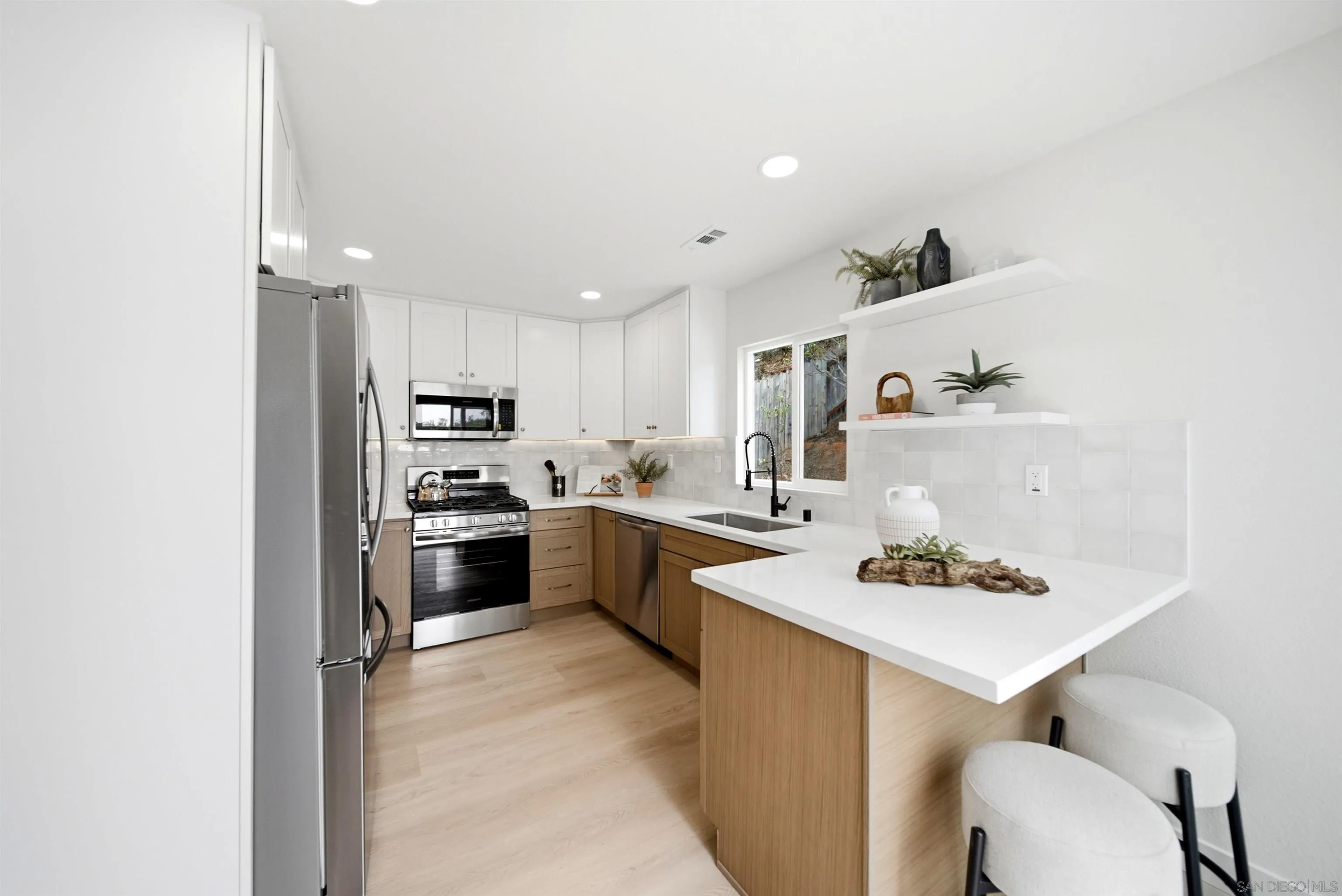 https://cdn.realtyfeed.com/cdn/127/260016157/78dd4b2f4dd1be970d66a99d9a11d4c5.webp