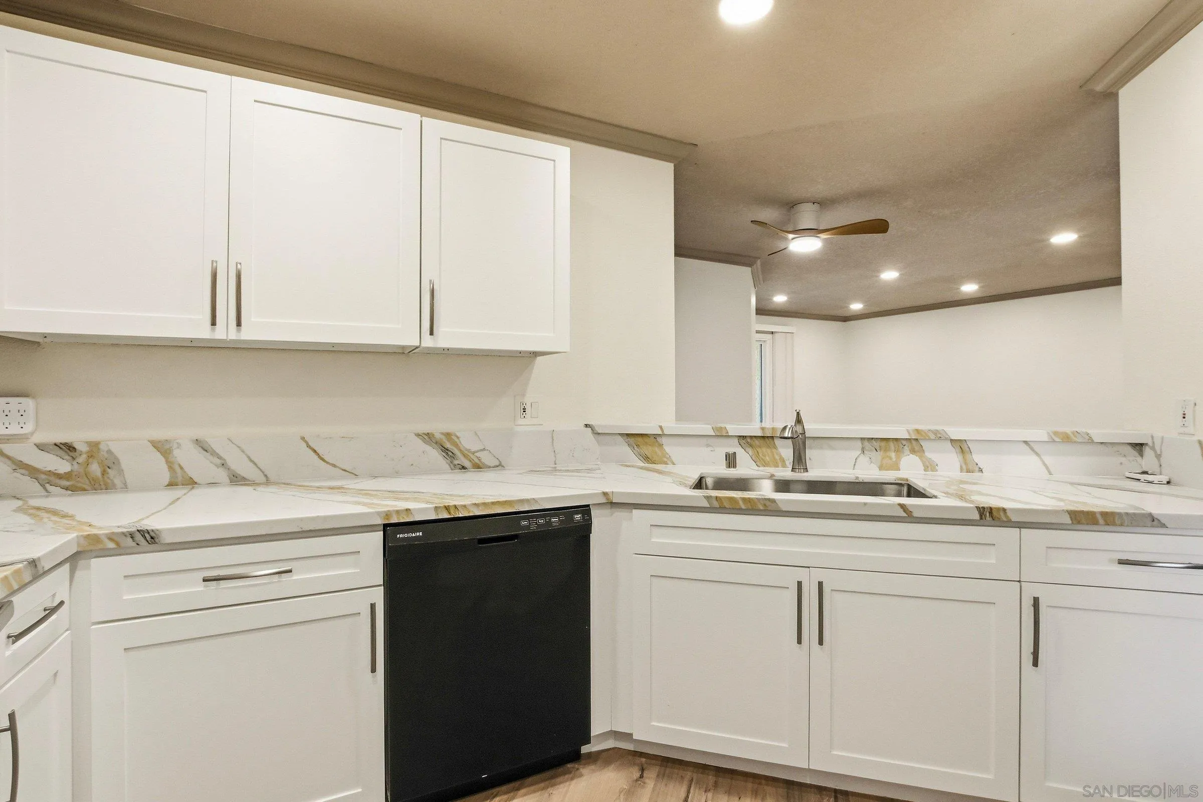Photo #8: 260016166 Listing: Photo #8