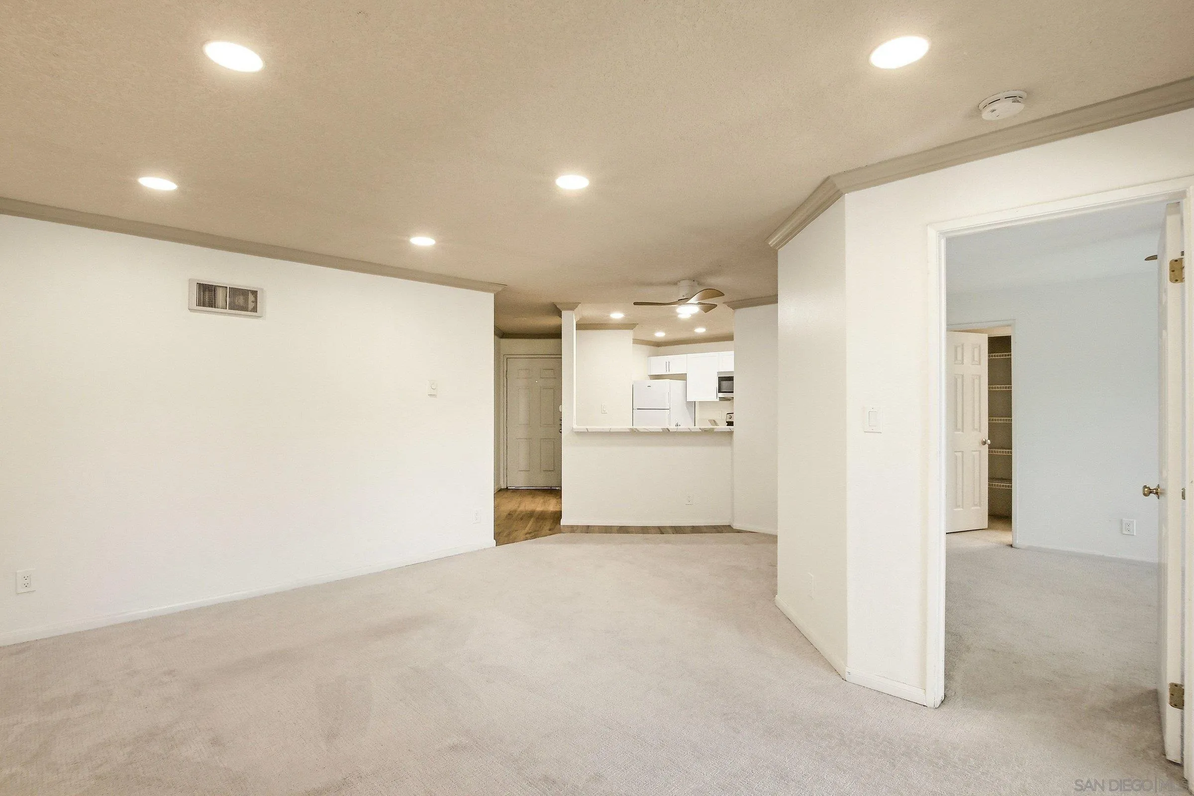 Photo #12: 260016166 Listing: Photo #12