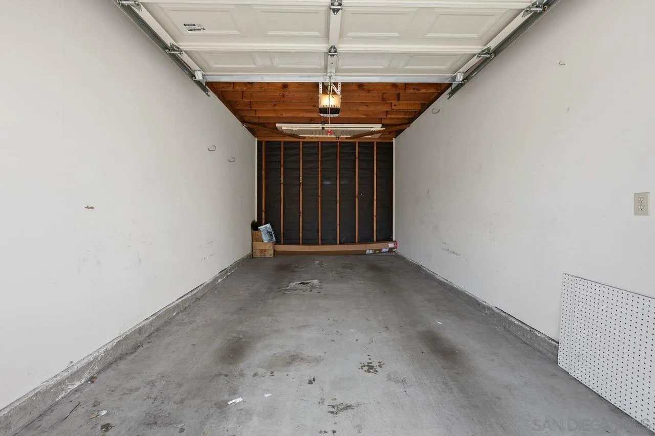 https://cdn.realtyfeed.com/cdn/127/260016167/411bd1f82809bfc266e5600e73aa2856.webp