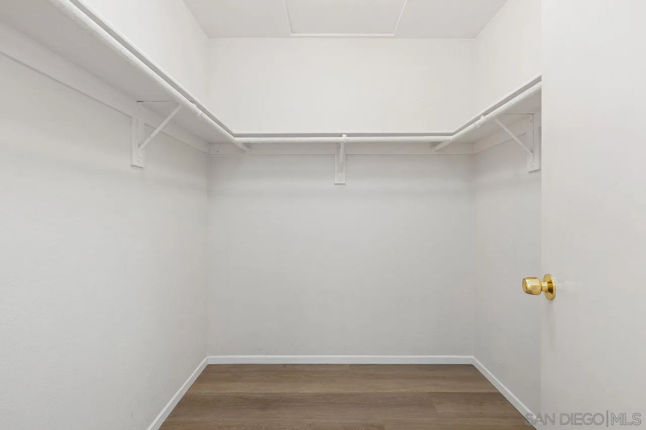 https://cdn.realtyfeed.com/cdn/127/260016167/951ccb8926ceba68006d331c10cd3ba9.webp