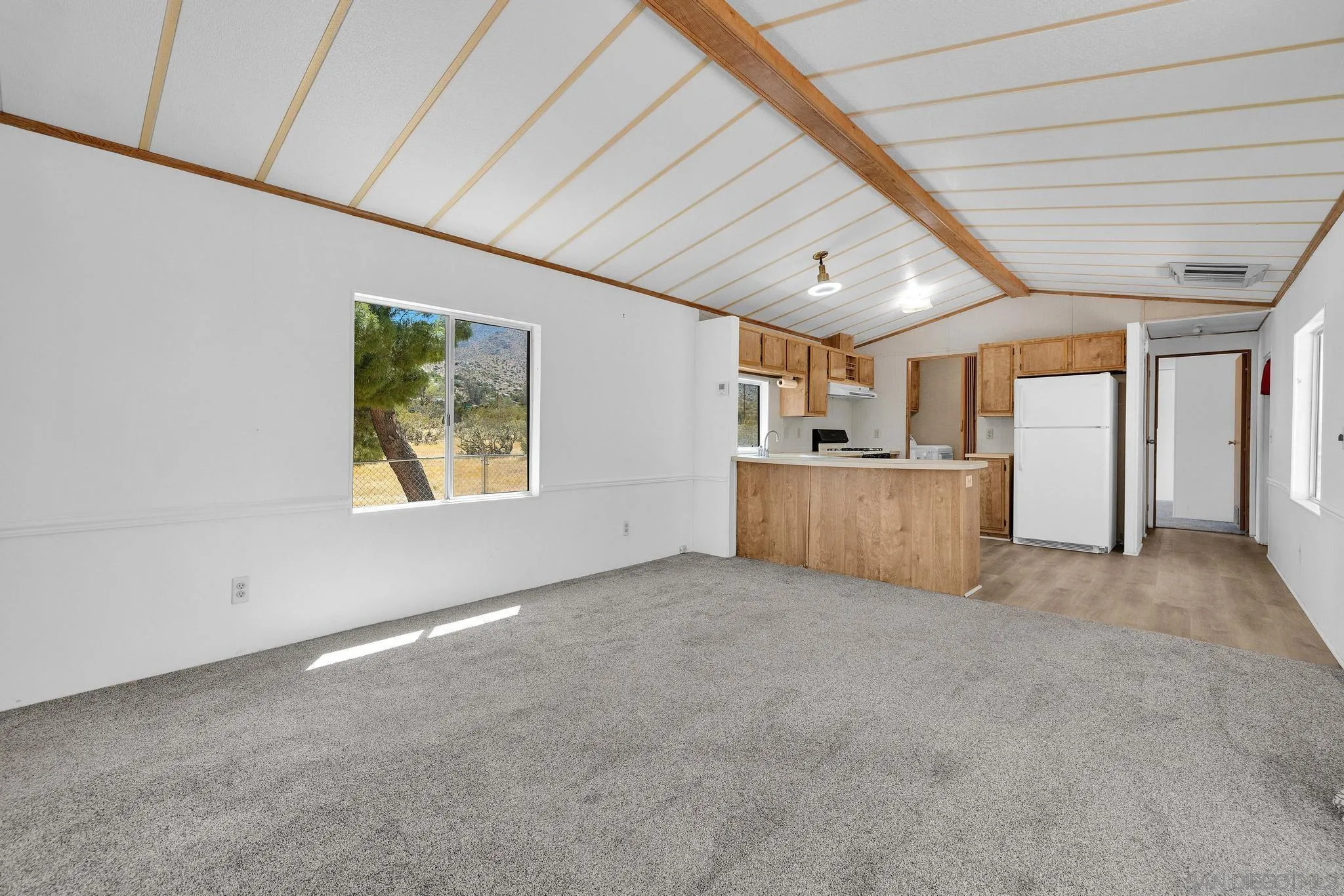 https://cdn.realtyfeed.com/cdn/127/260016169/7c7db54b435baaea31bce46f1ad989b9.webp