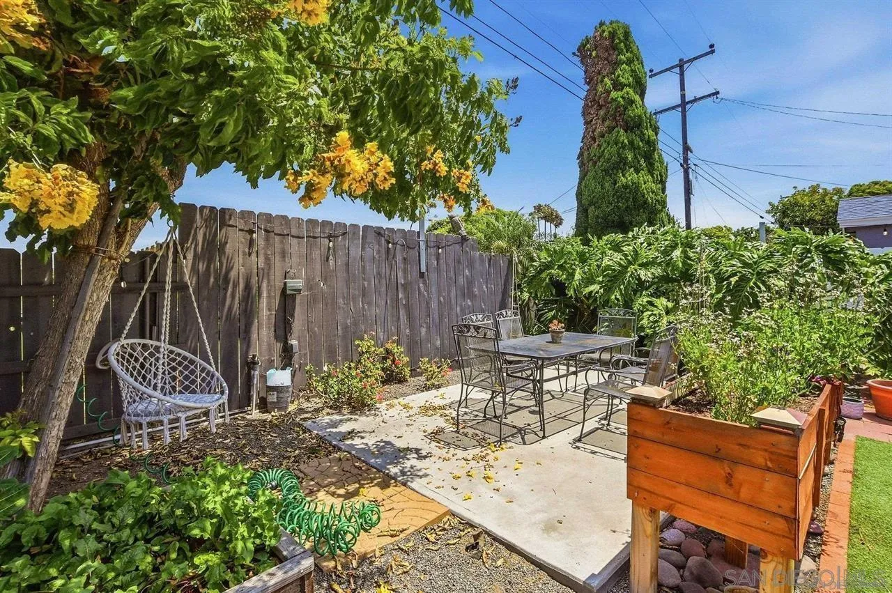https://cdn.realtyfeed.com/cdn/127/260016173/e6d231ebb8965bc24357f39a279be4f5.webp