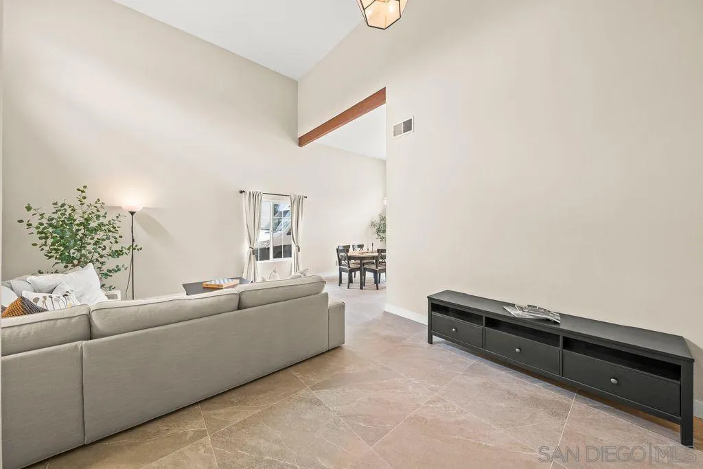 https://cdn.realtyfeed.com/cdn/127/260016188/64ee6c624a2d85f0d56f8800f296d36d.webp