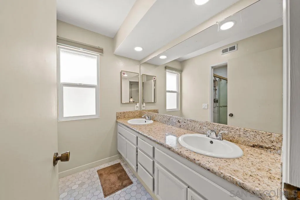 https://cdn.realtyfeed.com/cdn/127/260016188/9180019195c84d3ba1dd1d98e00dbefa.webp