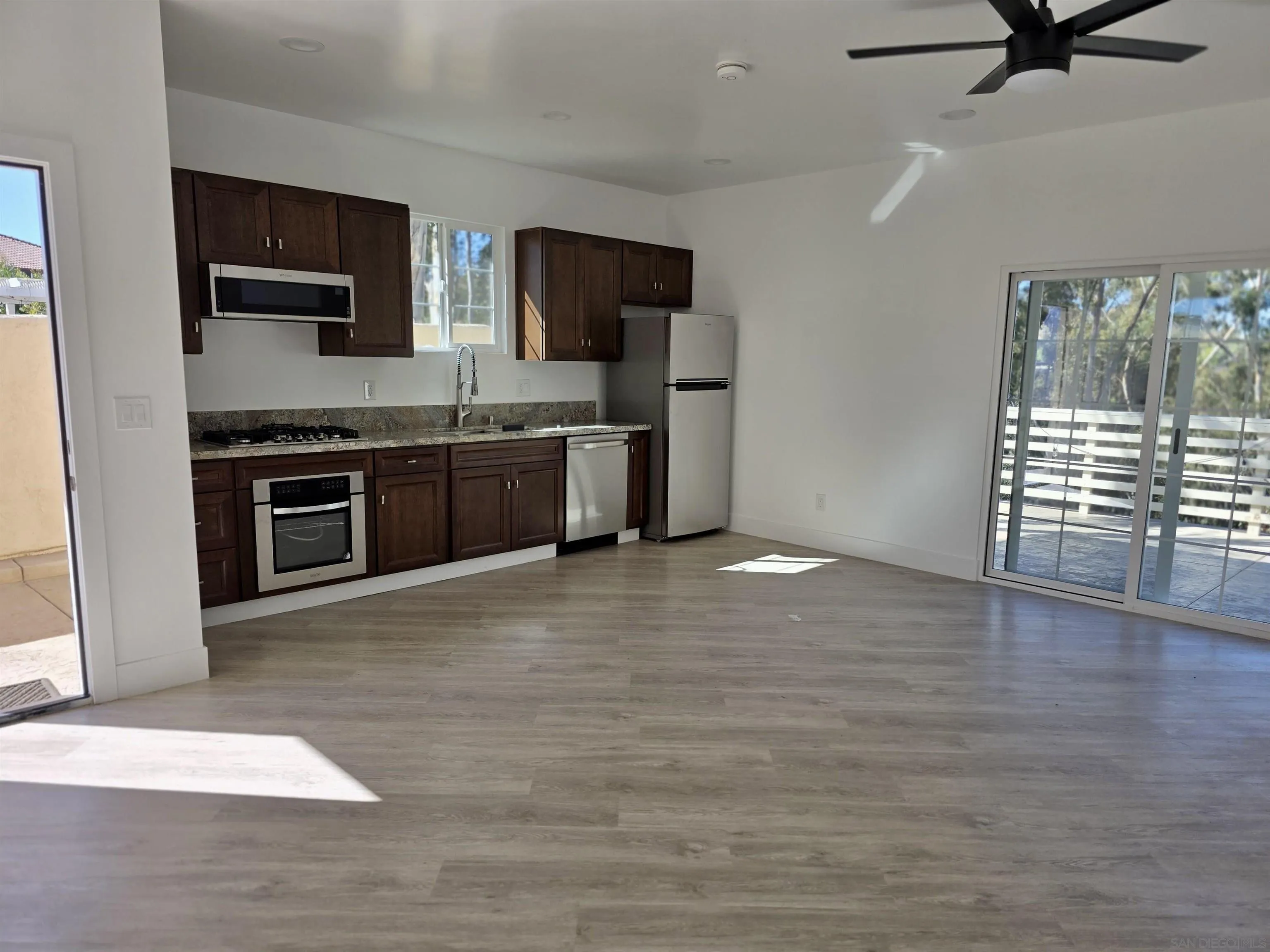 https://cdn.realtyfeed.com/cdn/127/260016188/f17587aa5b47195dd86dc2089b2efbd7.webp