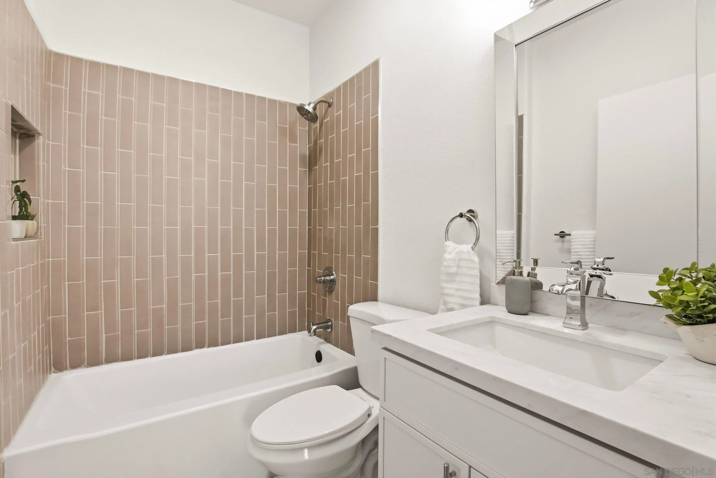 Photo #12: 260016189 Listing: Photo #12