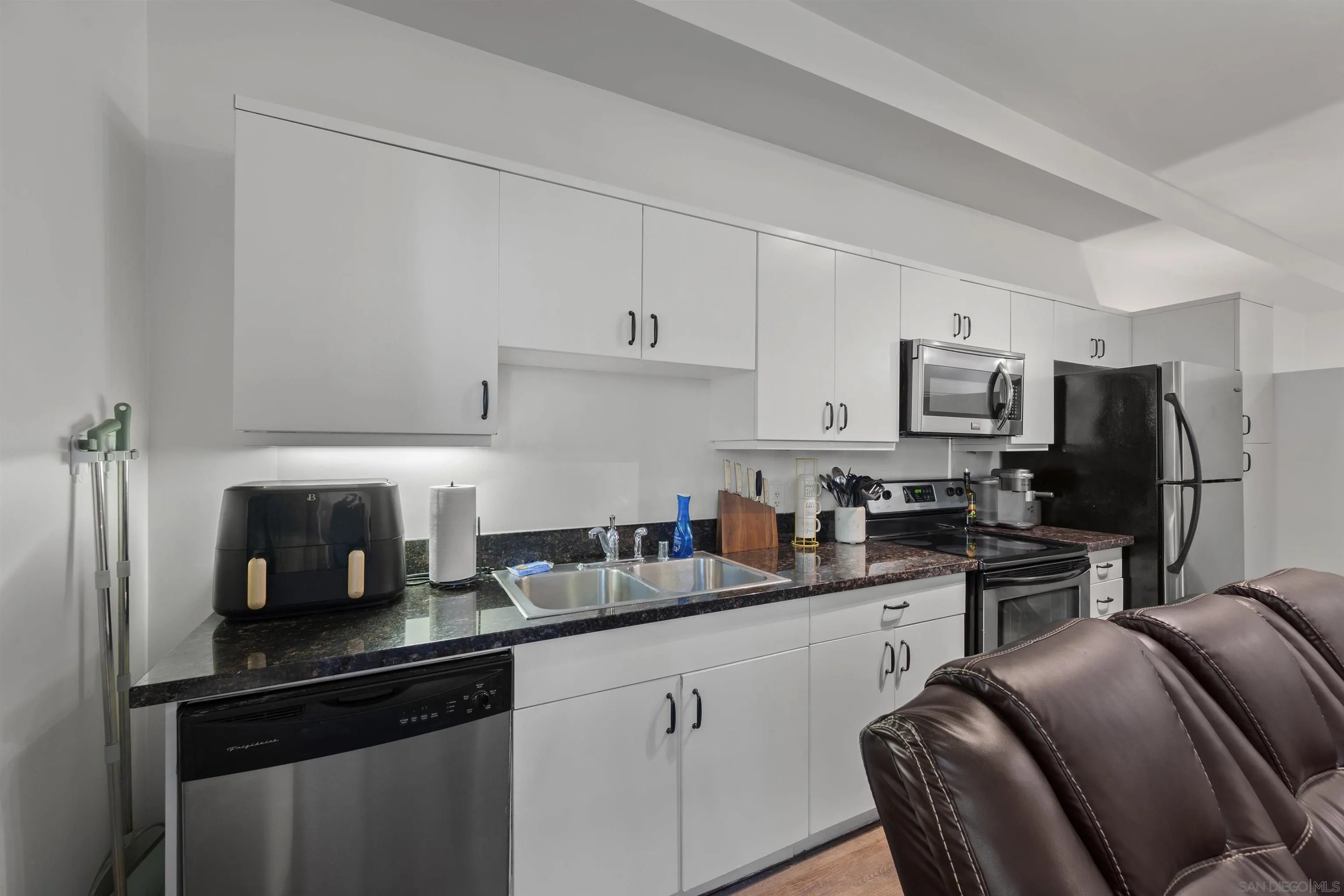 Photo #11: 260016190 Listing: Photo #11
