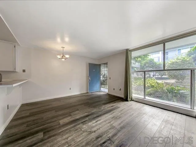 Photo #8: 260016195 Listing: Photo #8