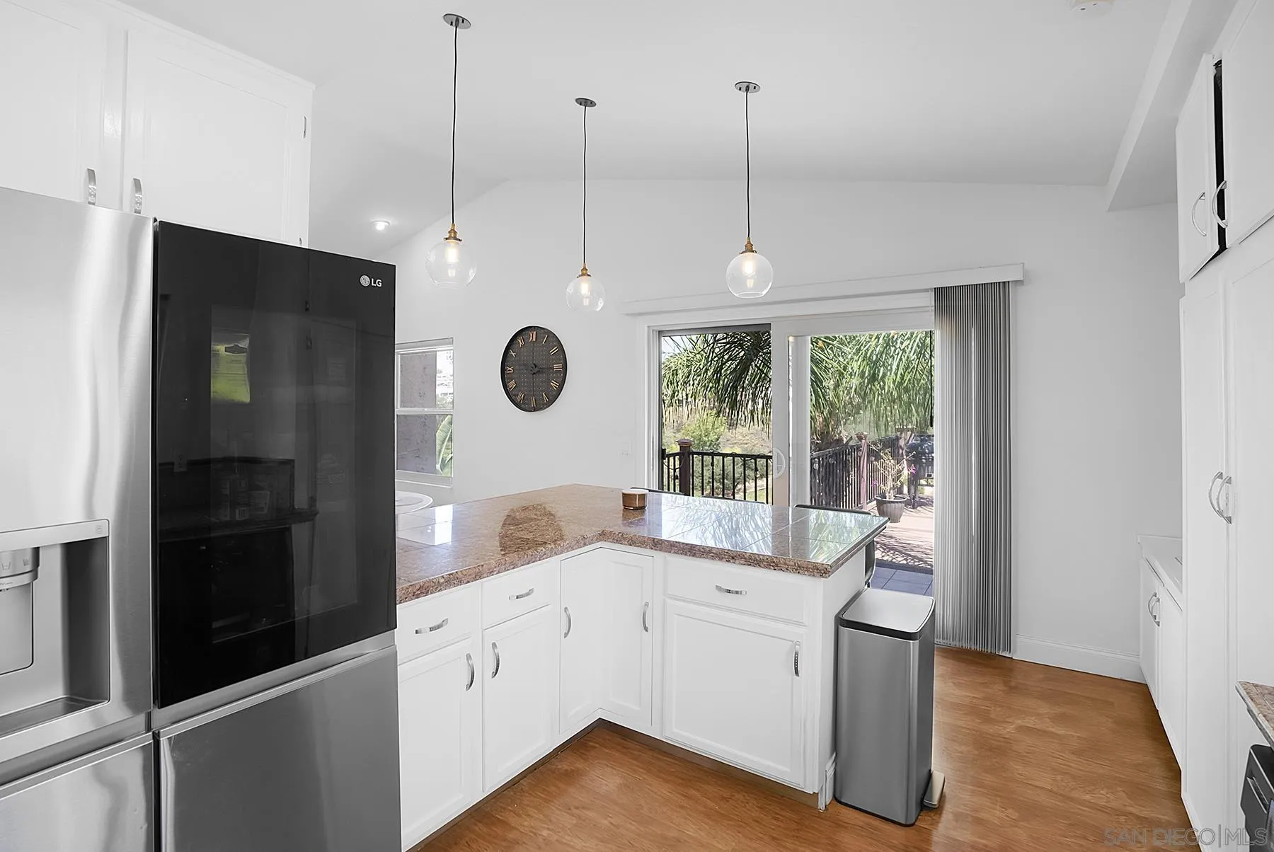 https://cdn.realtyfeed.com/cdn/127/260016199/047c90aea70e249dec756180a79690a1.webp