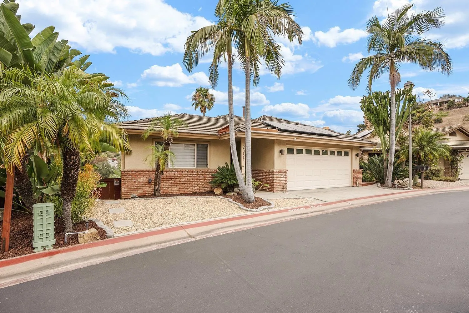 https://cdn.realtyfeed.com/cdn/127/260016199/157cdd752e9ed06a66f22c8bb29cec39.webp