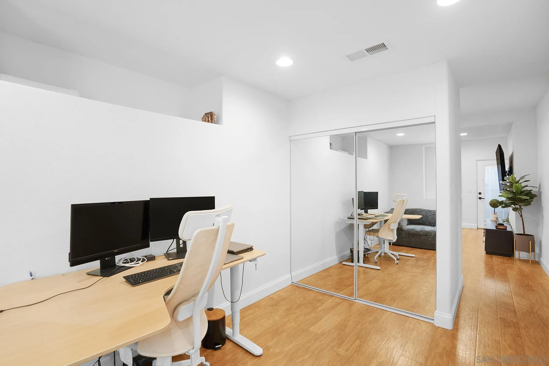 https://cdn.realtyfeed.com/cdn/127/260016199/1948604e590f6837569f75279f07fe4c.webp