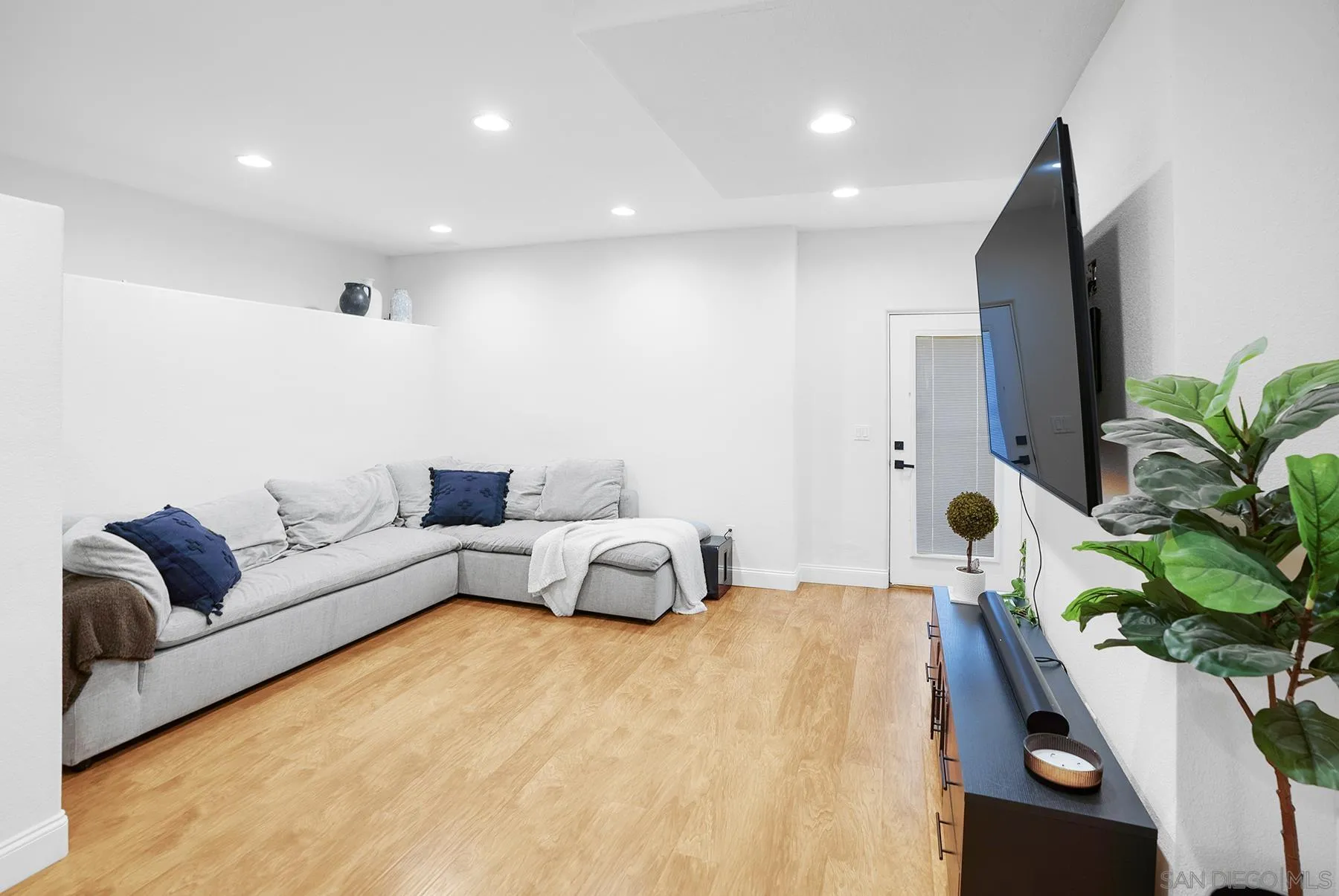 https://cdn.realtyfeed.com/cdn/127/260016199/980c888012d6c761681c0673ac0bebd7.webp