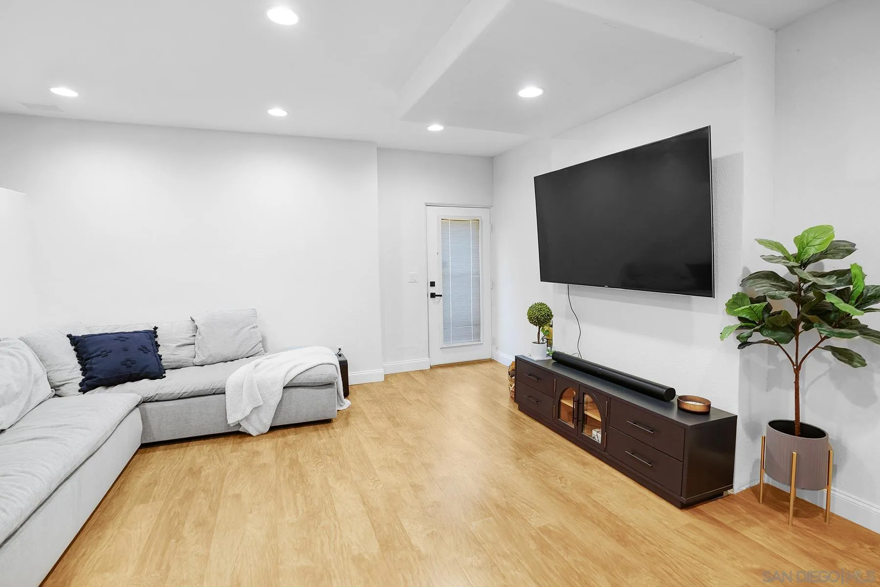 https://cdn.realtyfeed.com/cdn/127/260016199/996ab9e44ec9acffc1d8c7a2c7bc2c67.webp