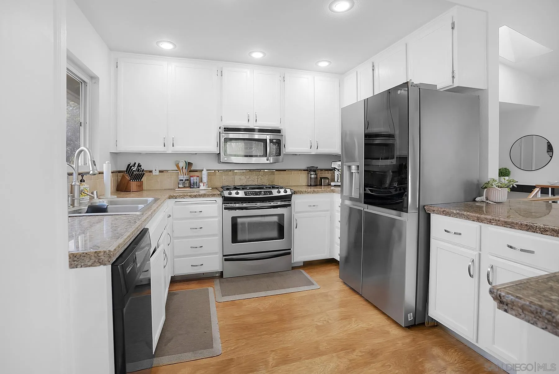 https://cdn.realtyfeed.com/cdn/127/260016199/9e76d1398a24d82986873e6649dbbf24.webp