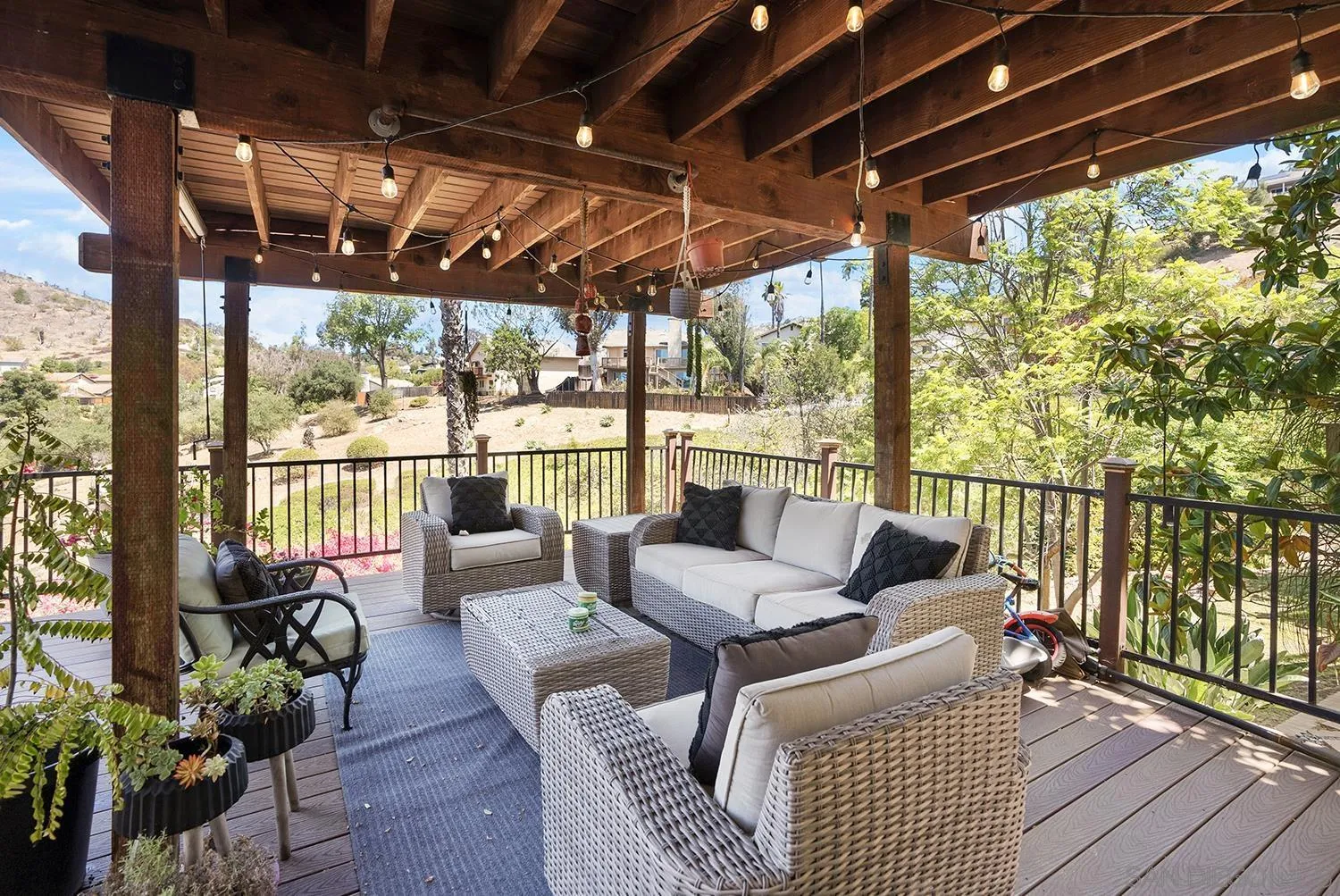 https://cdn.realtyfeed.com/cdn/127/260016199/e93ec52ab5cd117e4e51996b68c607ff.webp