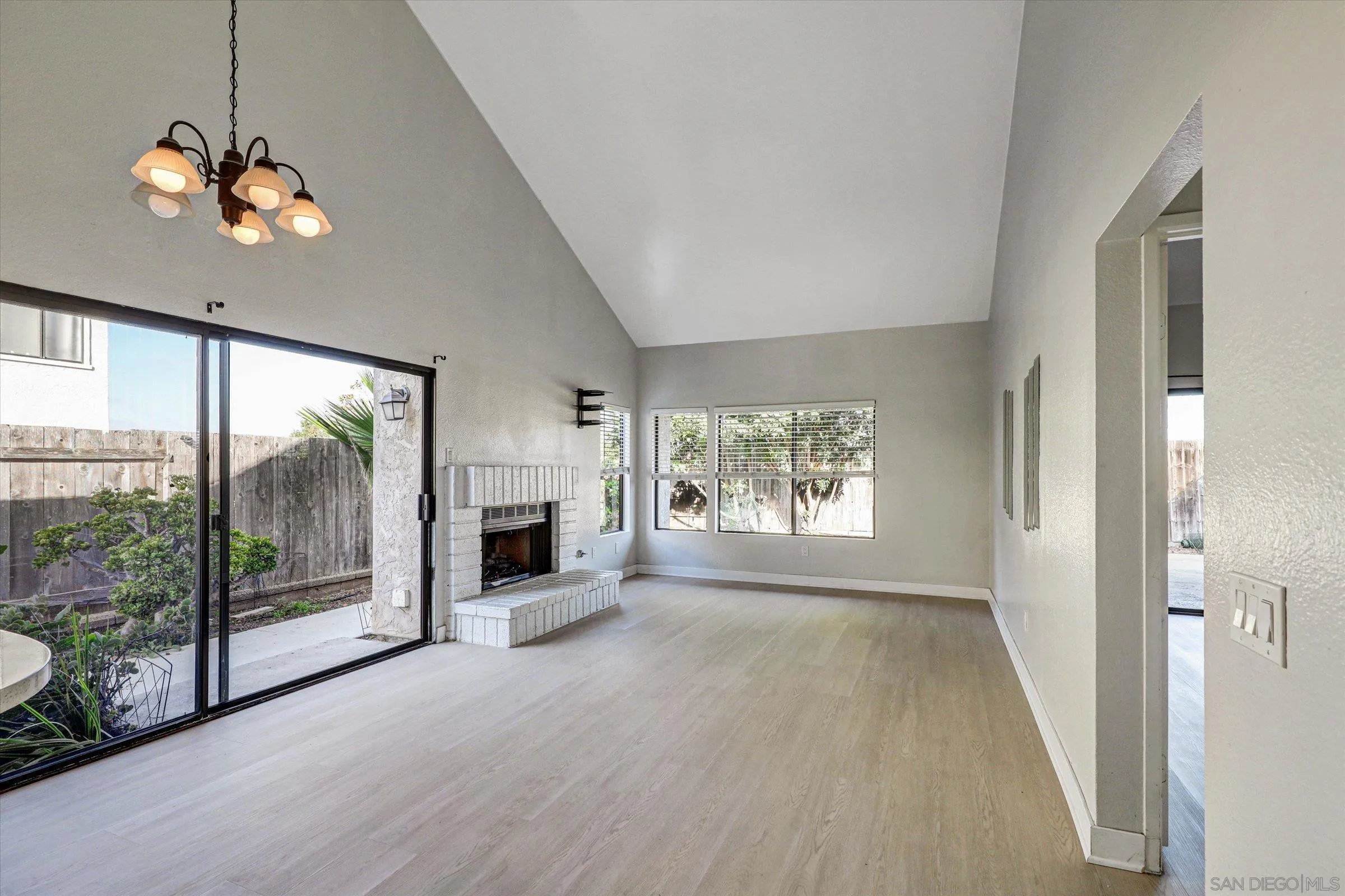 Photo #12: 2600162 Listing: Photo #12
