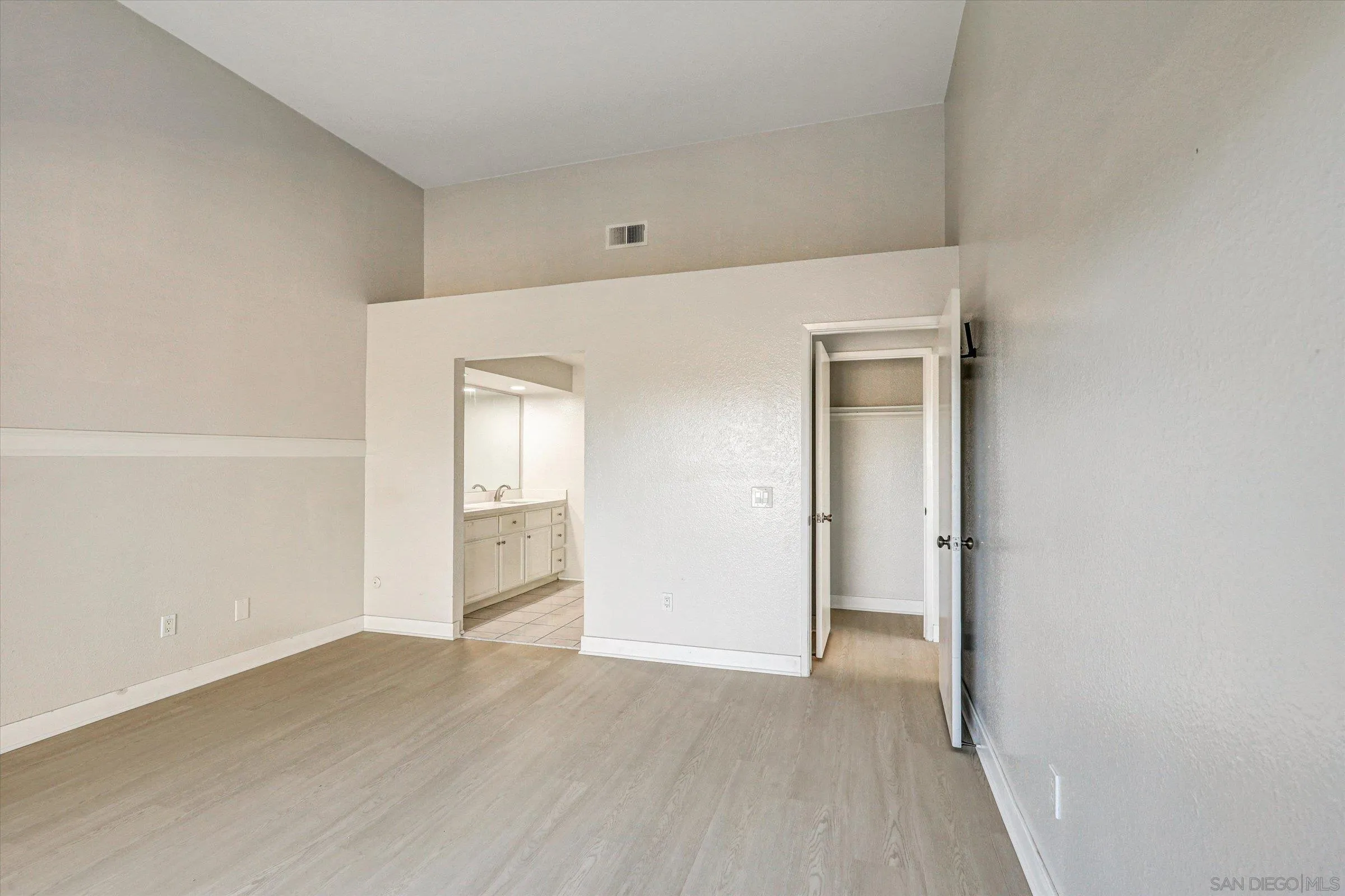 Photo #23: 2600162 Listing: Photo #23