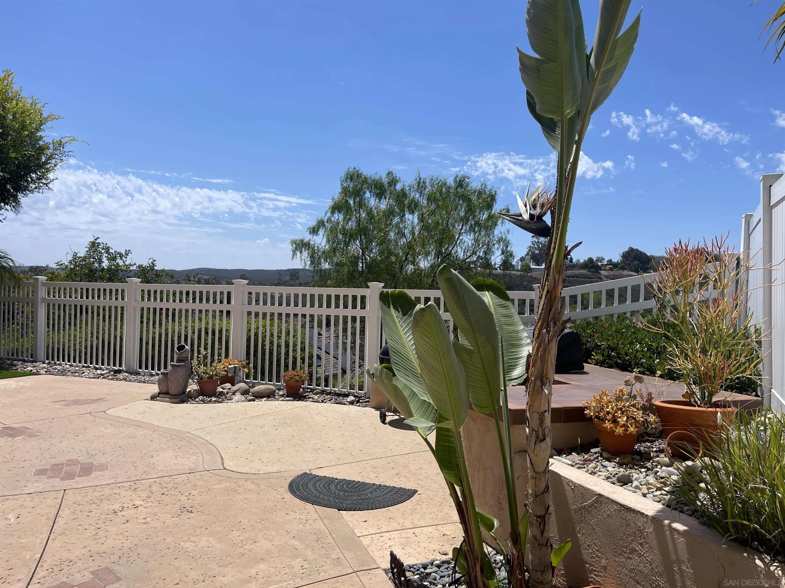 https://cdn.realtyfeed.com/cdn/127/260016201/431a17320d360802cf2f29b2f0540dc0.webp