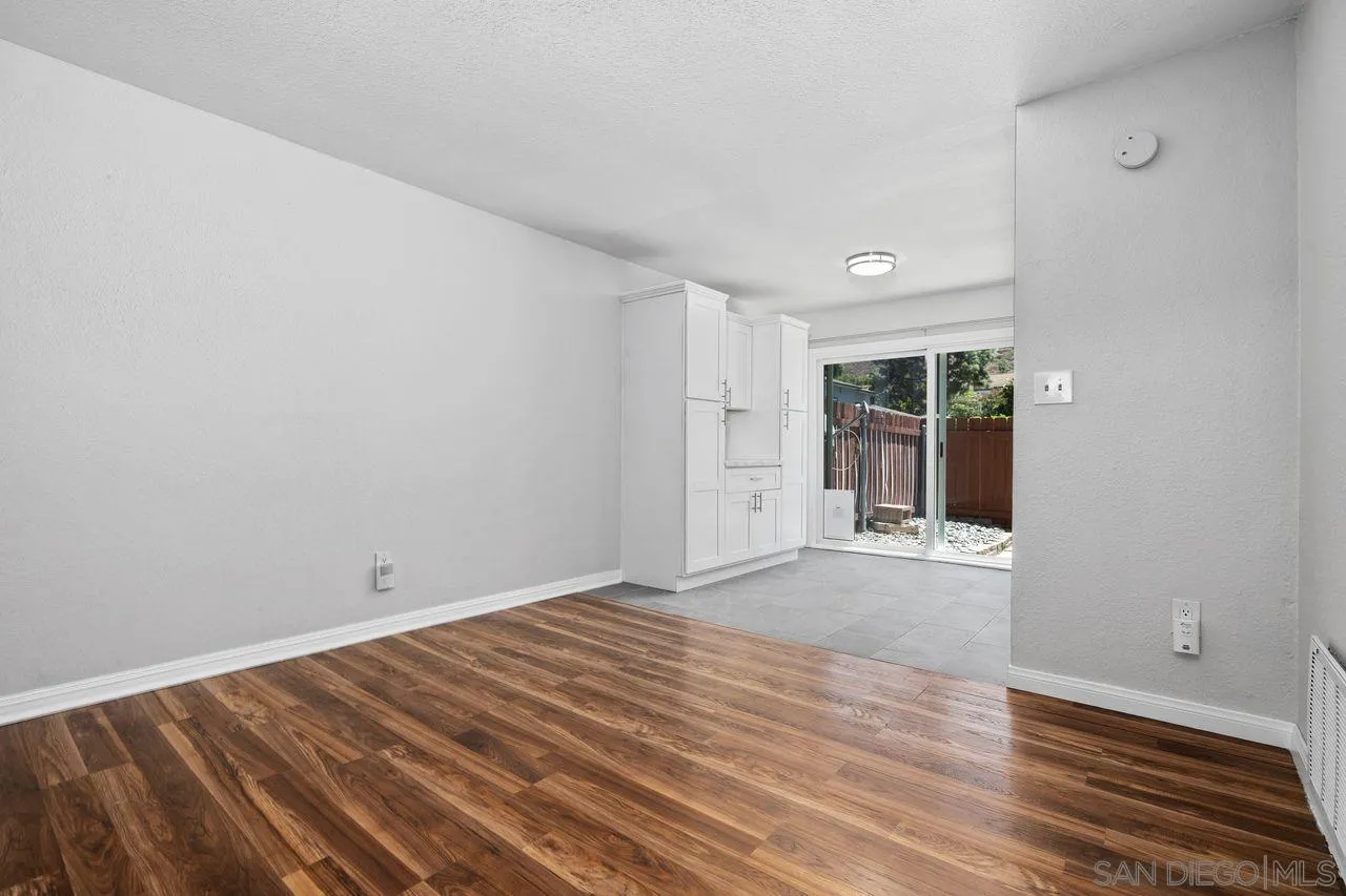 https://cdn.realtyfeed.com/cdn/127/260016204/a156d1326d605e0536176cd6425a9e89.webp