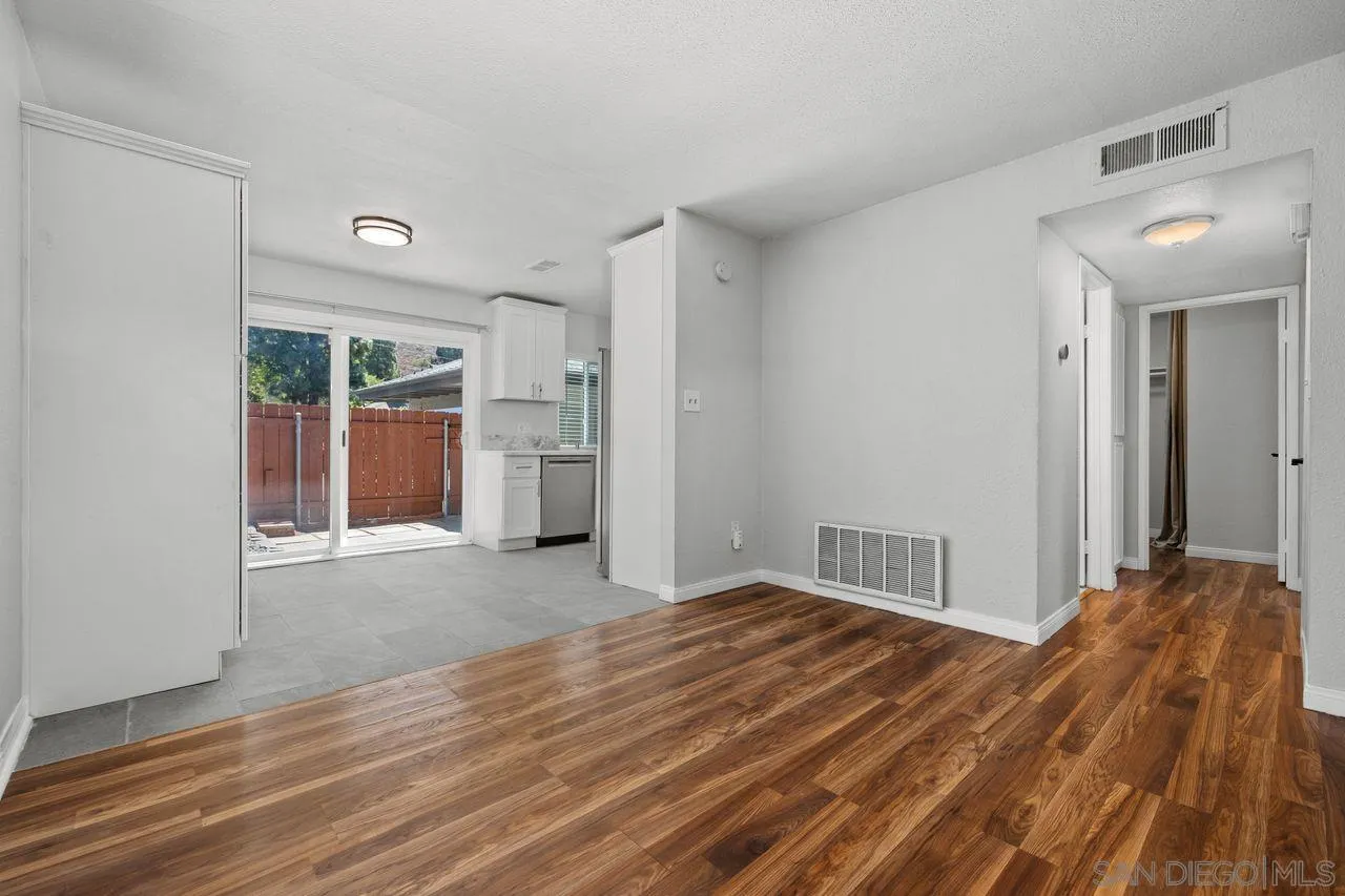 https://cdn.realtyfeed.com/cdn/127/260016204/fcb55c32cfdcee5b248b538eeda2732d.webp