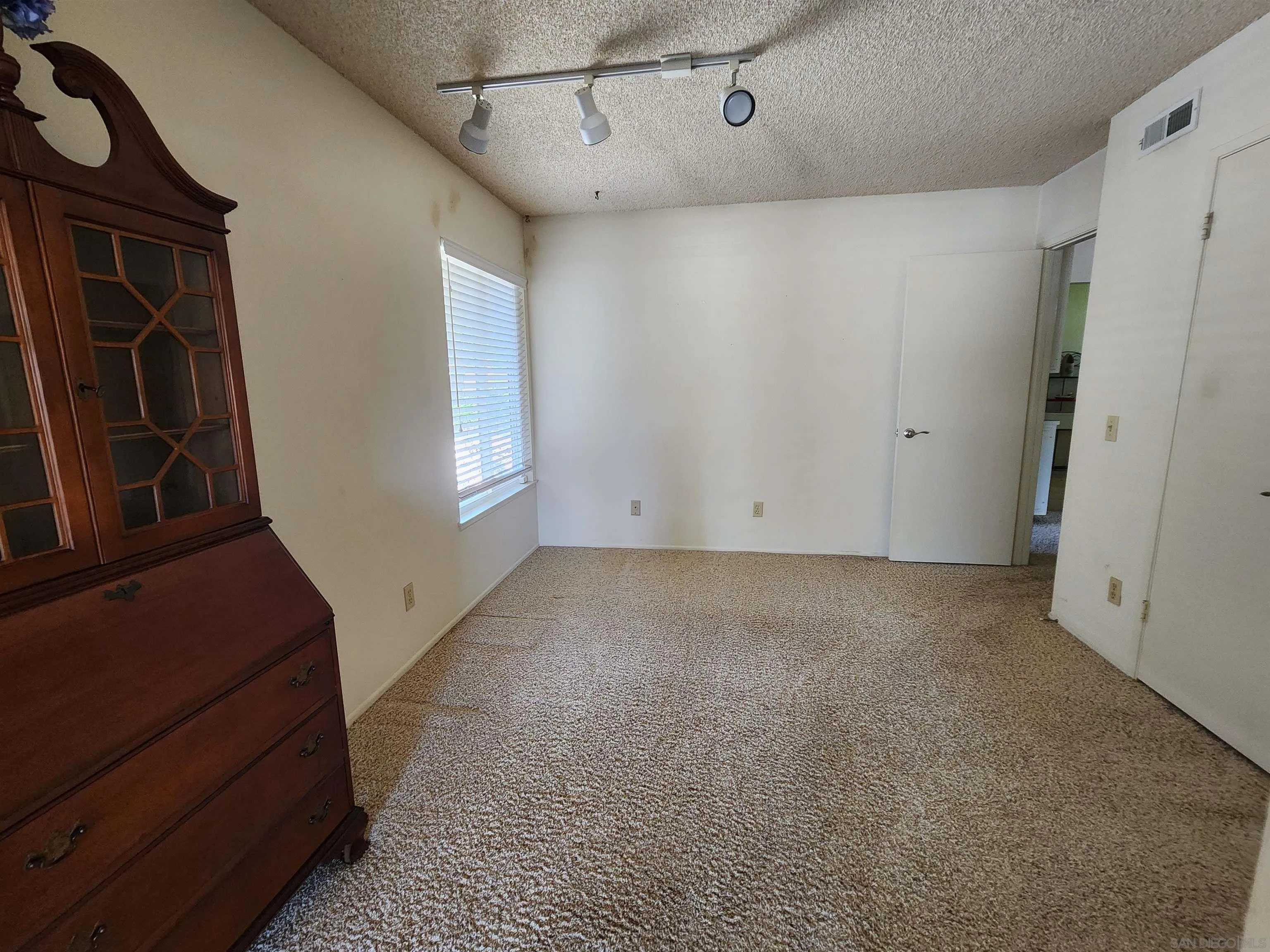 https://cdn.realtyfeed.com/cdn/127/260016207/3955eb452077551cf101ac378ceee7a9.webp