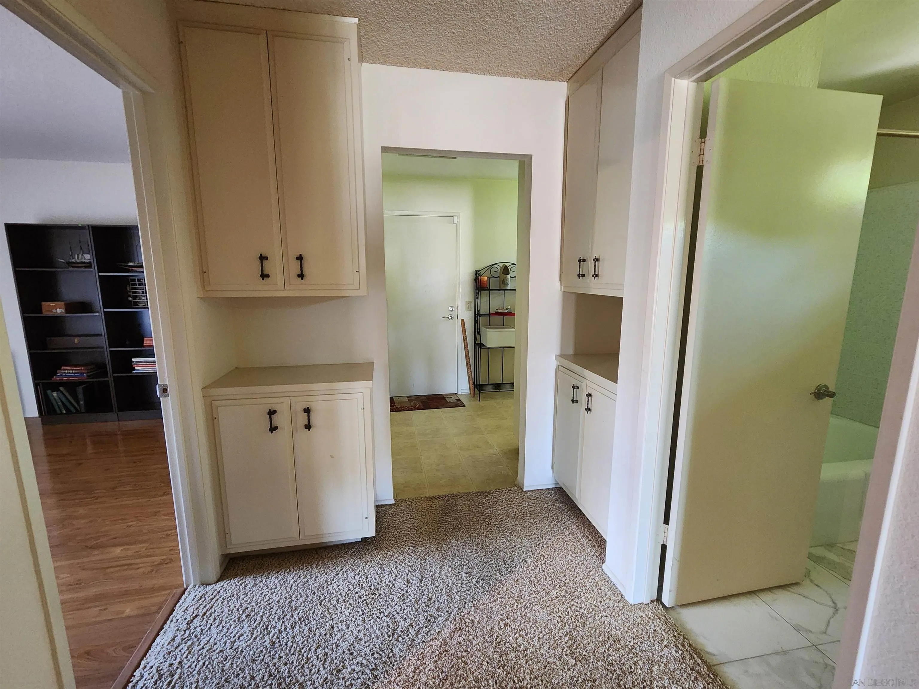 https://cdn.realtyfeed.com/cdn/127/260016207/513b262ebe14d41ba1b0e49adabfad2b.webp