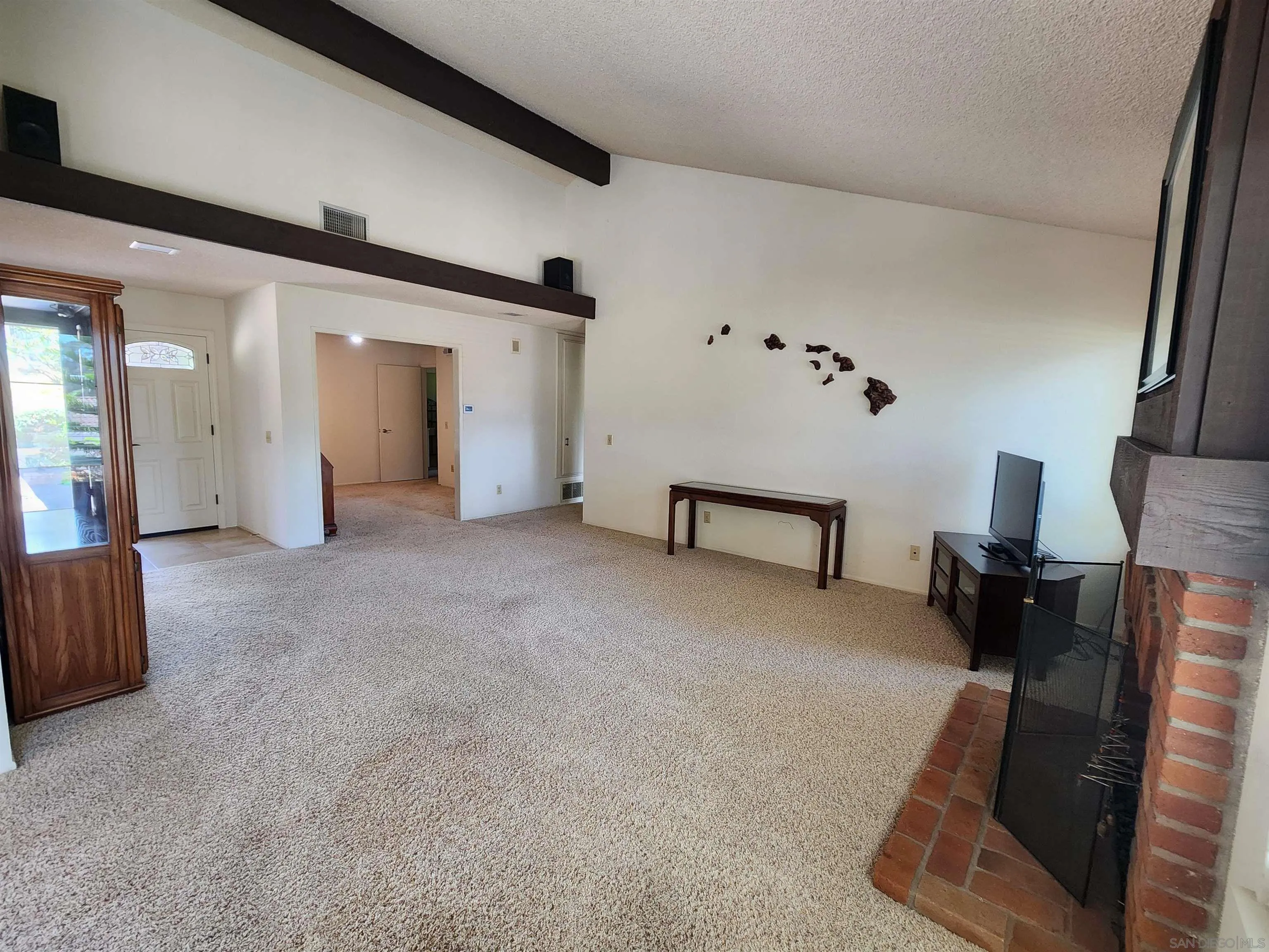 https://cdn.realtyfeed.com/cdn/127/260016207/685b2aff21708a16d6b89725fe5bfa59.webp