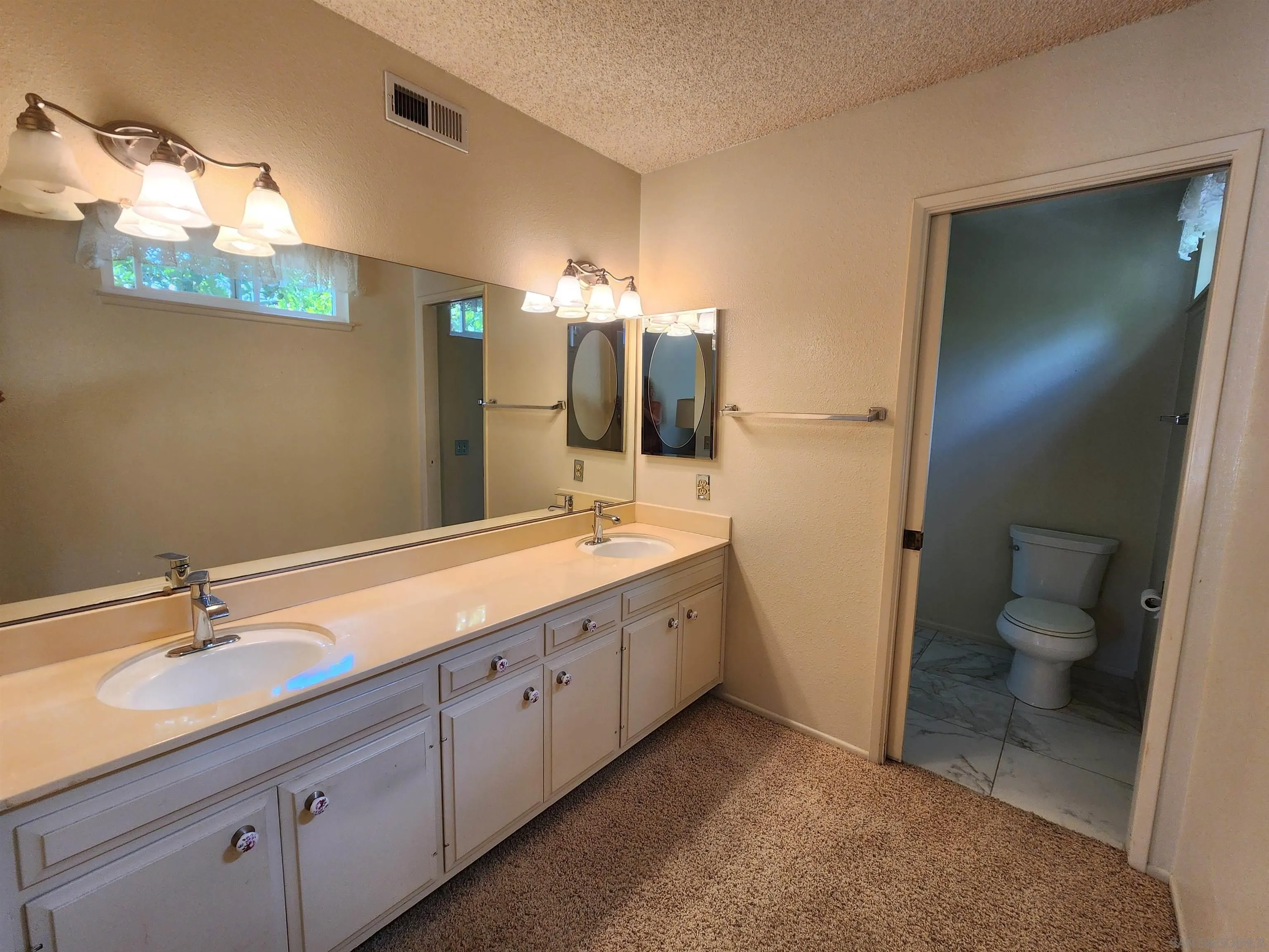 https://cdn.realtyfeed.com/cdn/127/260016207/b36edad11f34e30b3a3513ffaecf8c80.webp