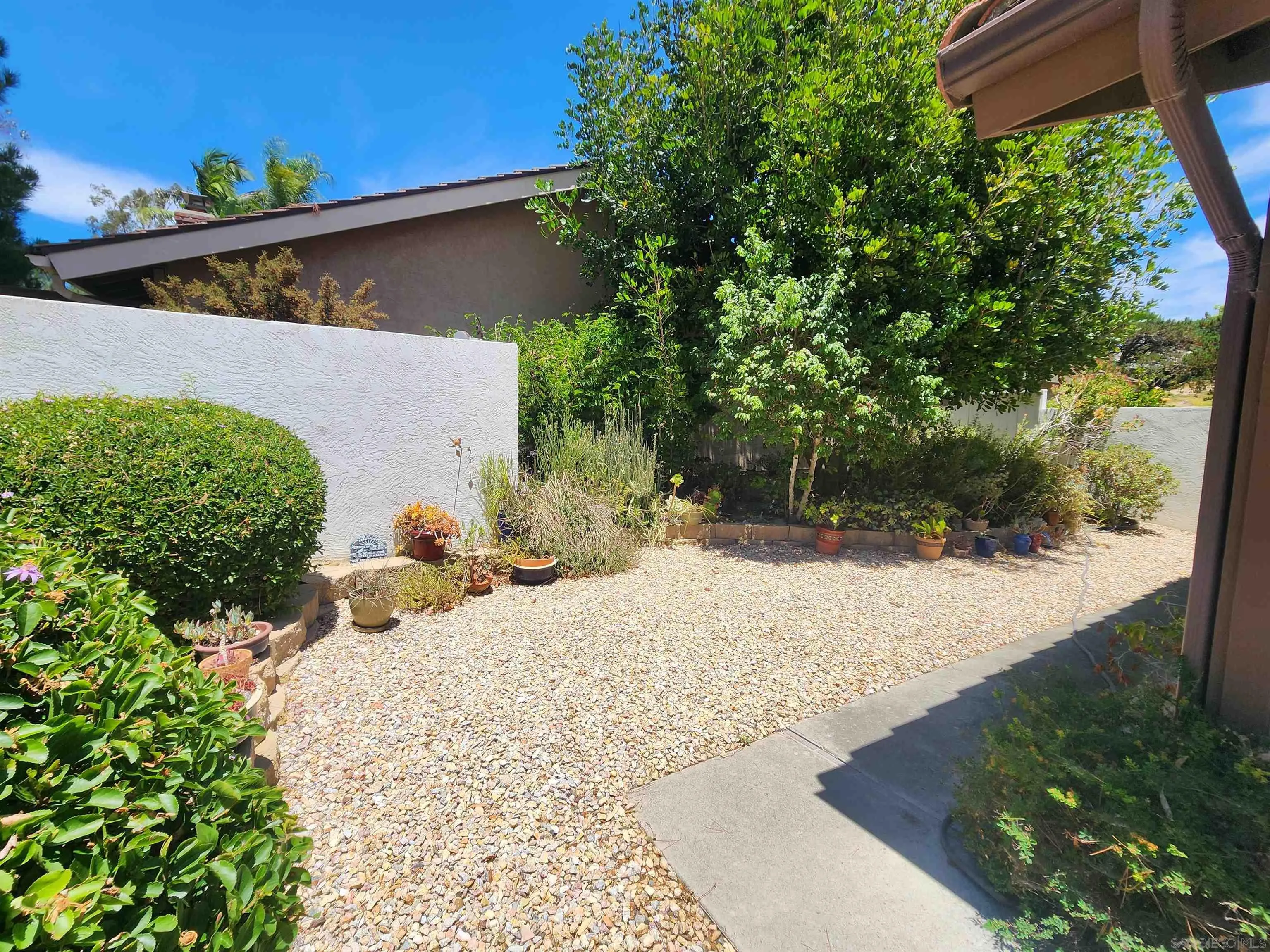 https://cdn.realtyfeed.com/cdn/127/260016207/beeed196e4cb16b982e4b8bf98858a3d.webp