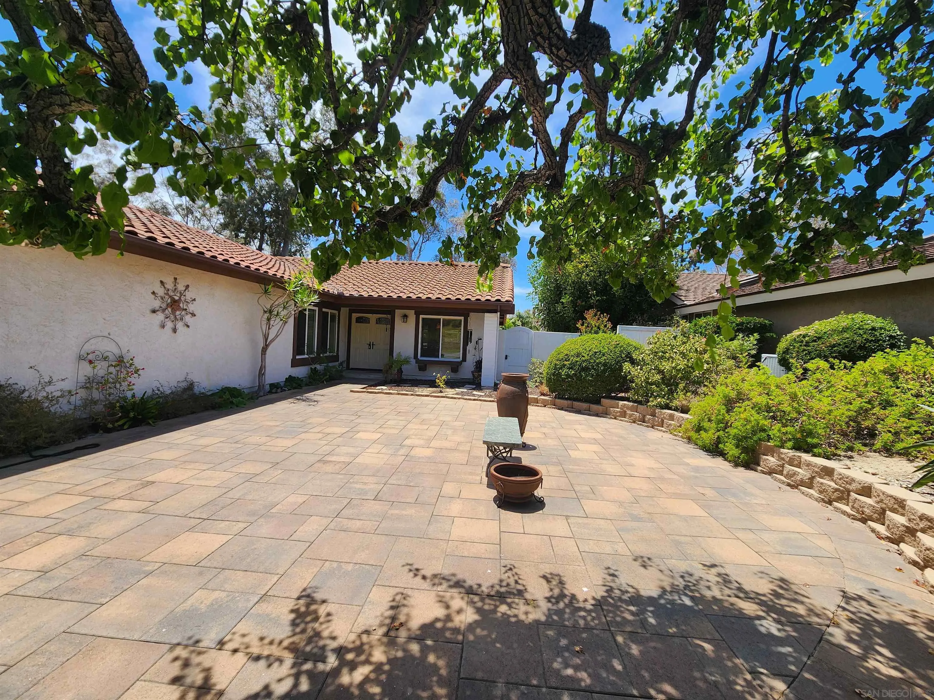 https://cdn.realtyfeed.com/cdn/127/260016207/df9882d572d18b0078e3807203063743.webp