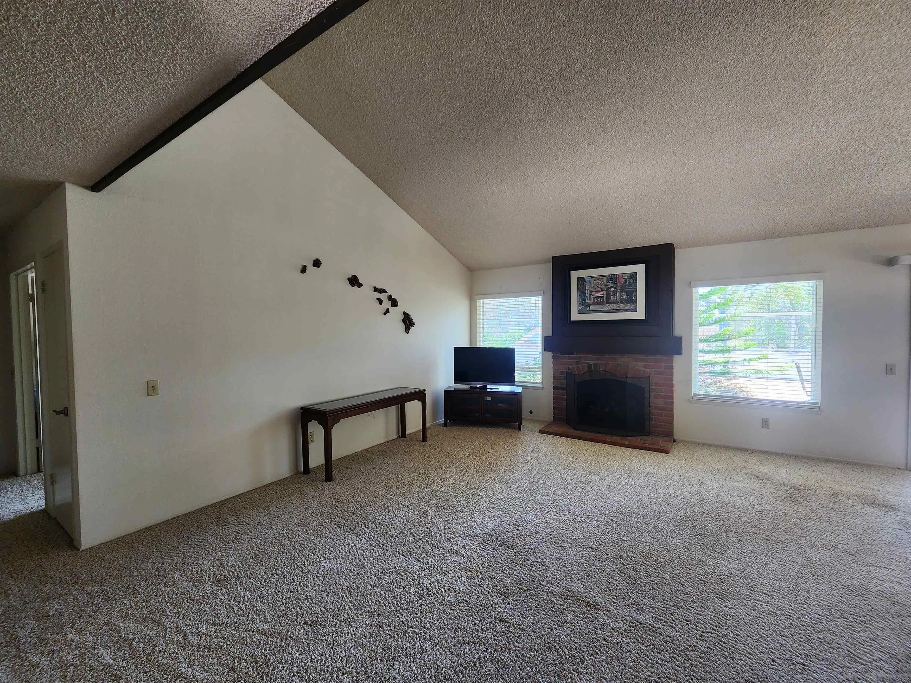 https://cdn.realtyfeed.com/cdn/127/260016207/e659484bf08067a23ec7049552c24781.webp