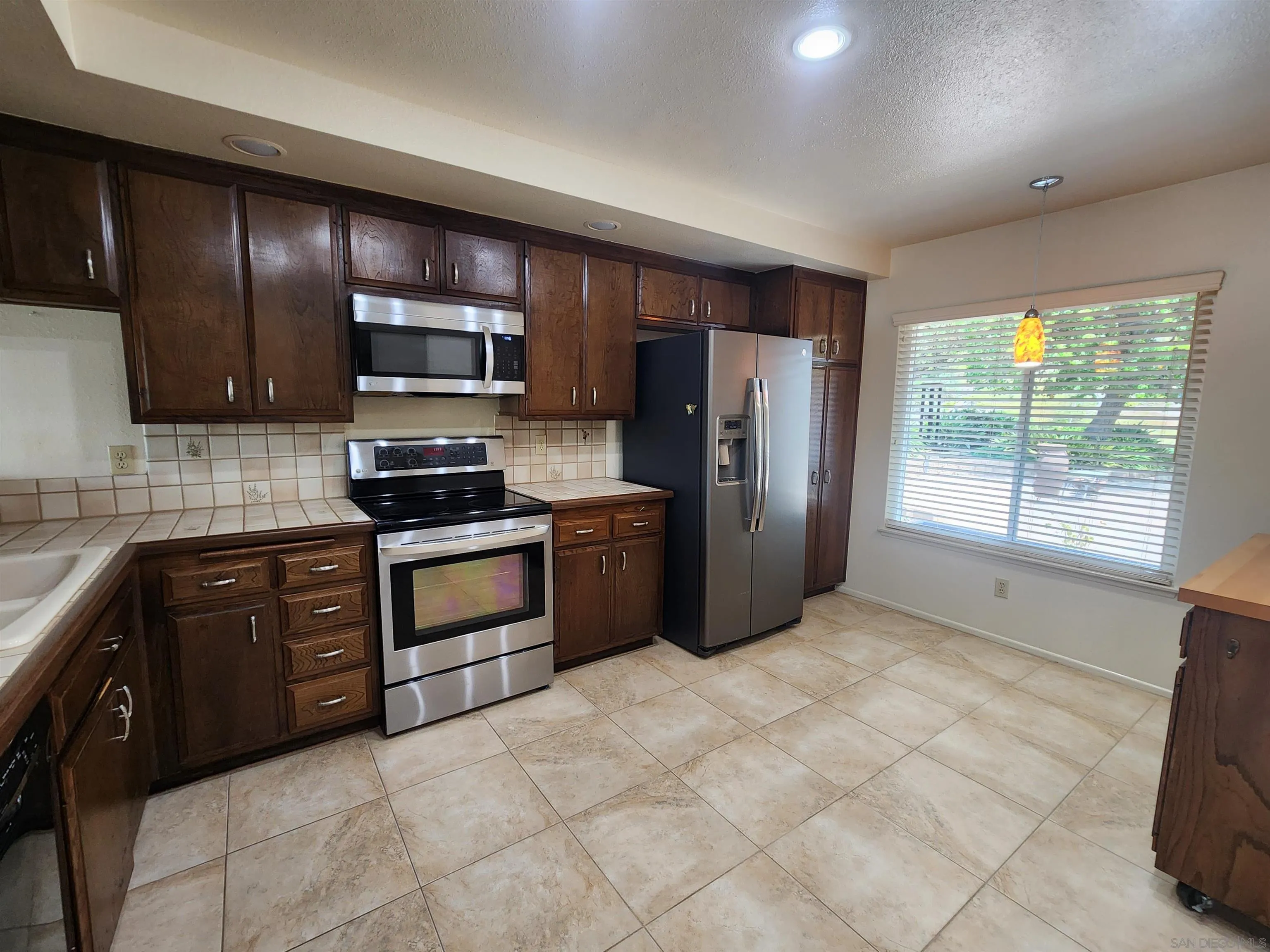 https://cdn.realtyfeed.com/cdn/127/260016207/f359ca622d974147cc45c2348f035065.webp